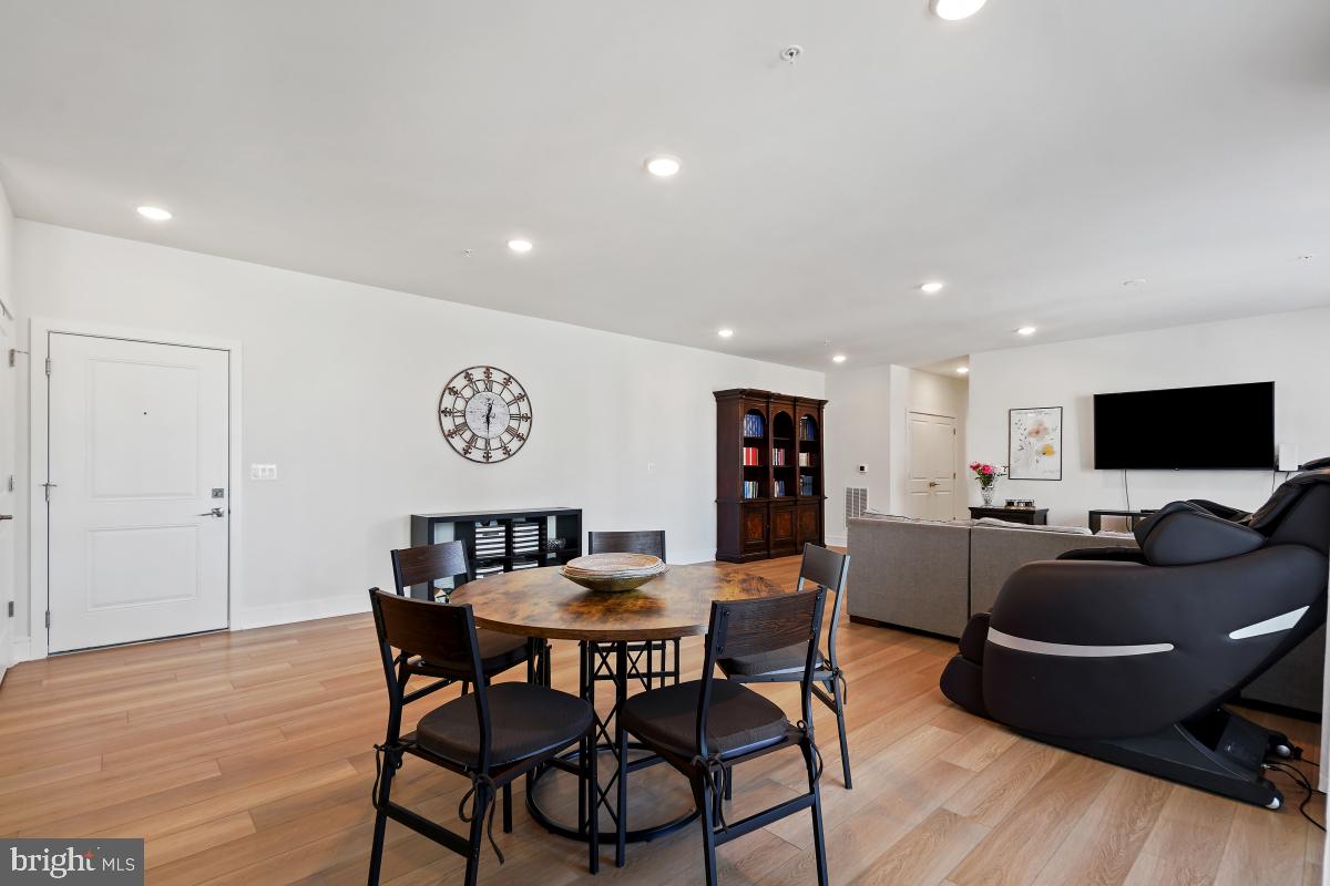 42874 FIREFLY SONATA TER #206, ASHBURN, Virginia 20148, 3 Bedrooms Bedrooms, 5 Rooms Rooms,2 BathroomsBathrooms,Residential,For sale,42874 FIREFLY SONATA TER #206,VALO2114524 MLS # VALO2114524