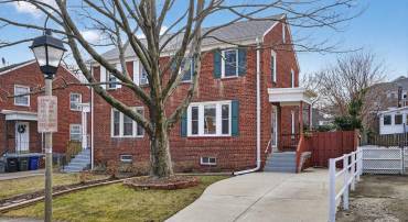 2604 S TROY ST S, ARLINGTON, Virginia 22206, 3 Bedrooms Bedrooms, ,2 BathroomsBathrooms,Residential,For sale,2604 S TROY ST S,VAAR2067434 MLS # VAAR2067434