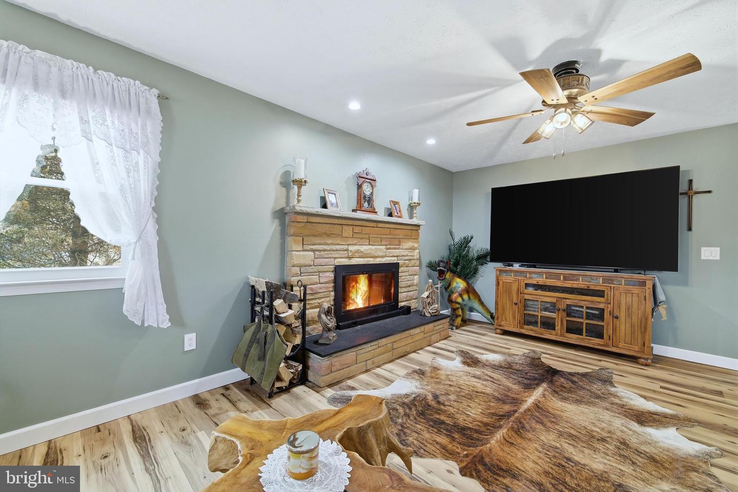 5911 SMITH CREEK RD, NEW MARKET, Virginia 22844, 4 Bedrooms Bedrooms, 7 Rooms Rooms,3 BathroomsBathrooms,Residential,For sale,5911 SMITH CREEK RD,VASH2013326 MLS # VASH2013326