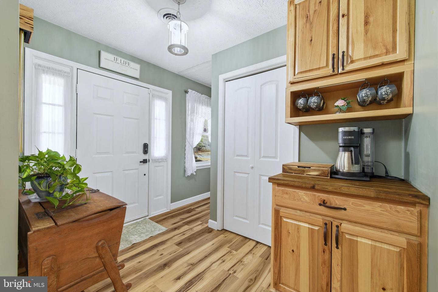 5911 SMITH CREEK RD, NEW MARKET, Virginia 22844, 4 Bedrooms Bedrooms, 7 Rooms Rooms,3 BathroomsBathrooms,Residential,For sale,5911 SMITH CREEK RD,VASH2013326 MLS # VASH2013326