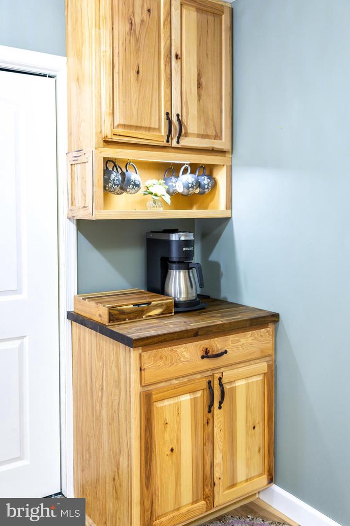 5911 SMITH CREEK RD, NEW MARKET, Virginia 22844, 4 Bedrooms Bedrooms, 7 Rooms Rooms,3 BathroomsBathrooms,Residential,For sale,5911 SMITH CREEK RD,VASH2013326 MLS # VASH2013326