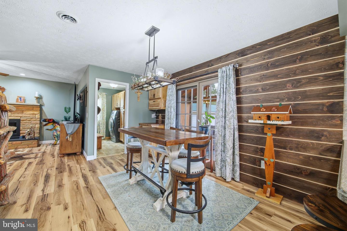 5911 SMITH CREEK RD, NEW MARKET, Virginia 22844, 4 Bedrooms Bedrooms, 7 Rooms Rooms,3 BathroomsBathrooms,Residential,For sale,5911 SMITH CREEK RD,VASH2013326 MLS # VASH2013326