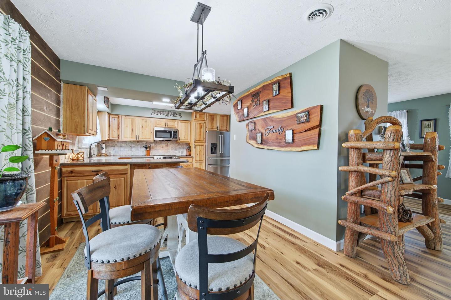 5911 SMITH CREEK RD, NEW MARKET, Virginia 22844, 4 Bedrooms Bedrooms, 7 Rooms Rooms,3 BathroomsBathrooms,Residential,For sale,5911 SMITH CREEK RD,VASH2013326 MLS # VASH2013326