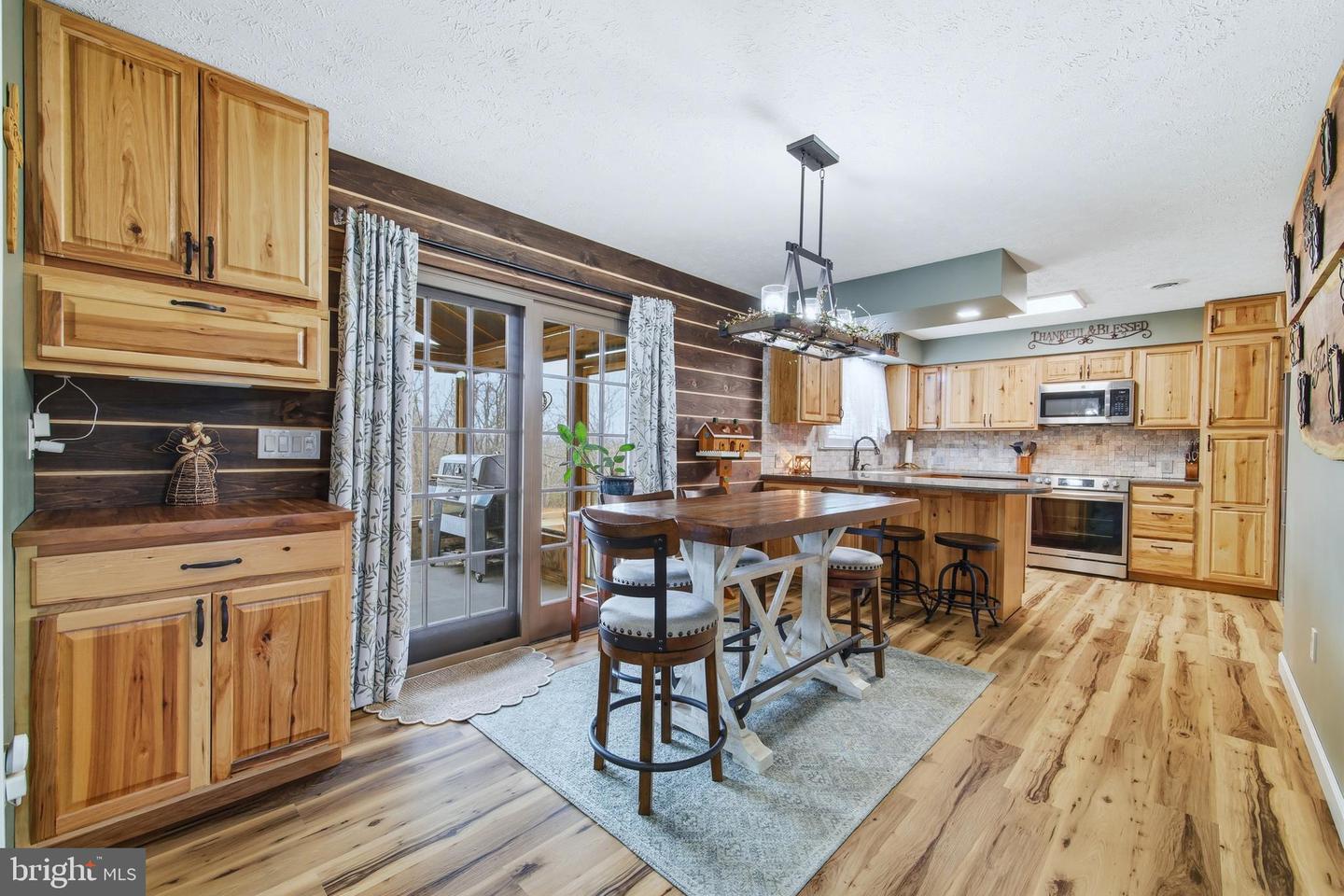 5911 SMITH CREEK RD, NEW MARKET, Virginia 22844, 4 Bedrooms Bedrooms, 7 Rooms Rooms,3 BathroomsBathrooms,Residential,For sale,5911 SMITH CREEK RD,VASH2013326 MLS # VASH2013326