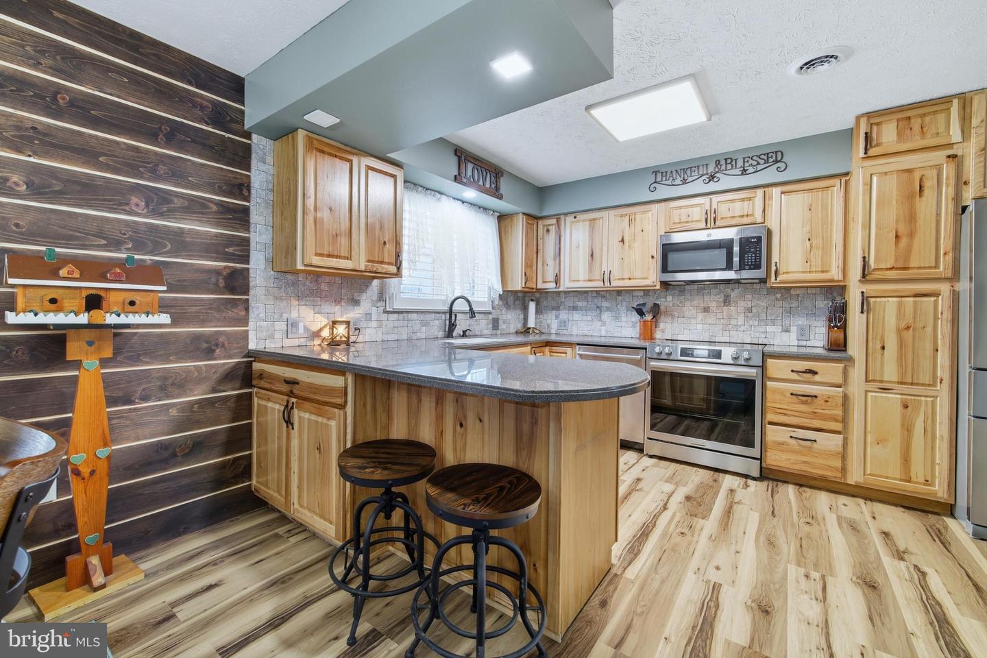 5911 SMITH CREEK RD, NEW MARKET, Virginia 22844, 4 Bedrooms Bedrooms, 7 Rooms Rooms,3 BathroomsBathrooms,Residential,For sale,5911 SMITH CREEK RD,VASH2013326 MLS # VASH2013326