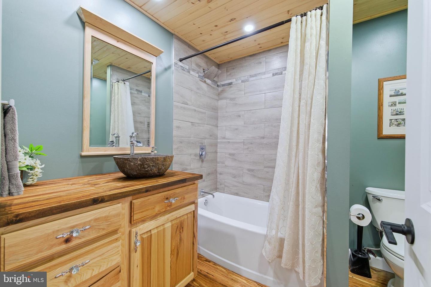 5911 SMITH CREEK RD, NEW MARKET, Virginia 22844, 4 Bedrooms Bedrooms, 7 Rooms Rooms,3 BathroomsBathrooms,Residential,For sale,5911 SMITH CREEK RD,VASH2013326 MLS # VASH2013326