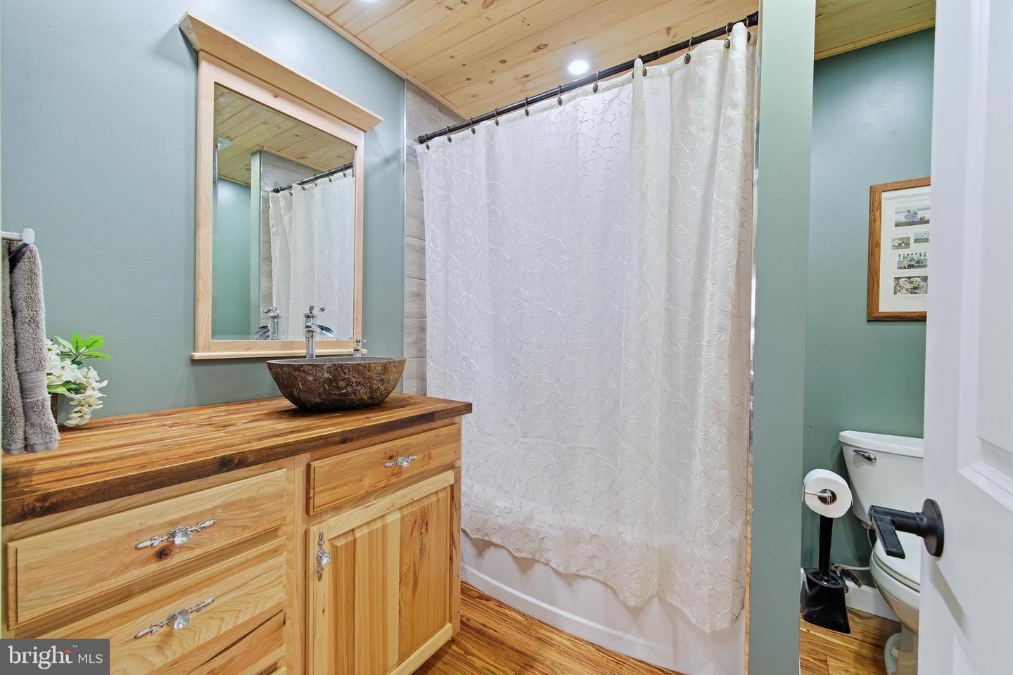 5911 SMITH CREEK RD, NEW MARKET, Virginia 22844, 4 Bedrooms Bedrooms, 7 Rooms Rooms,3 BathroomsBathrooms,Residential,For sale,5911 SMITH CREEK RD,VASH2013326 MLS # VASH2013326