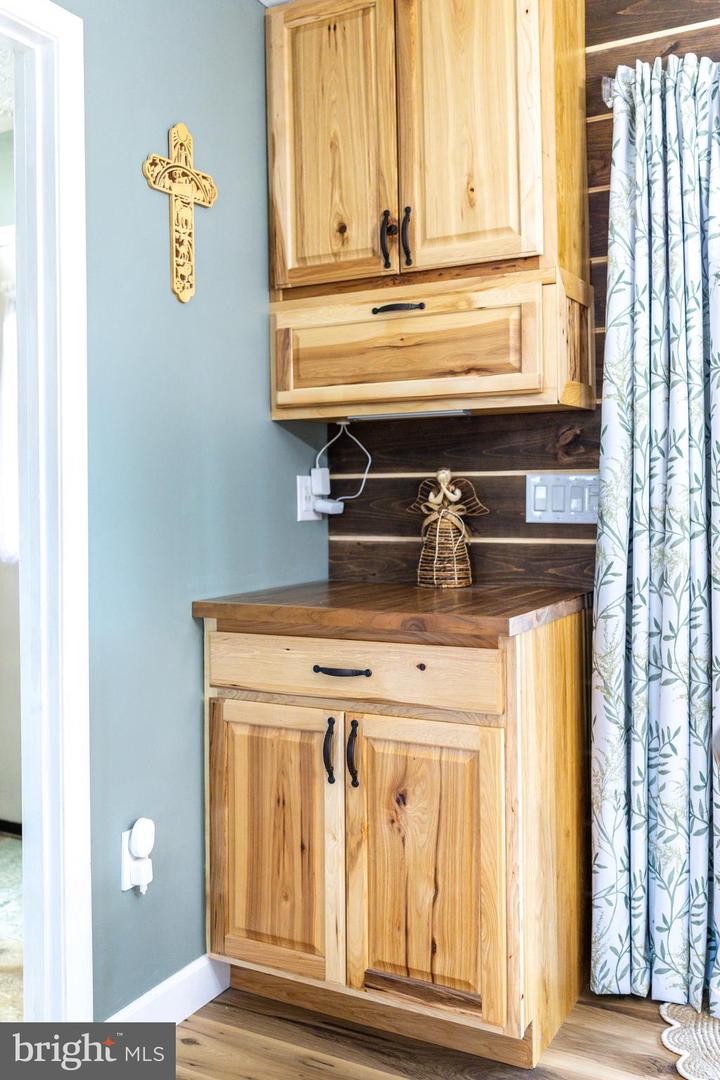 5911 SMITH CREEK RD, NEW MARKET, Virginia 22844, 4 Bedrooms Bedrooms, 7 Rooms Rooms,3 BathroomsBathrooms,Residential,For sale,5911 SMITH CREEK RD,VASH2013326 MLS # VASH2013326