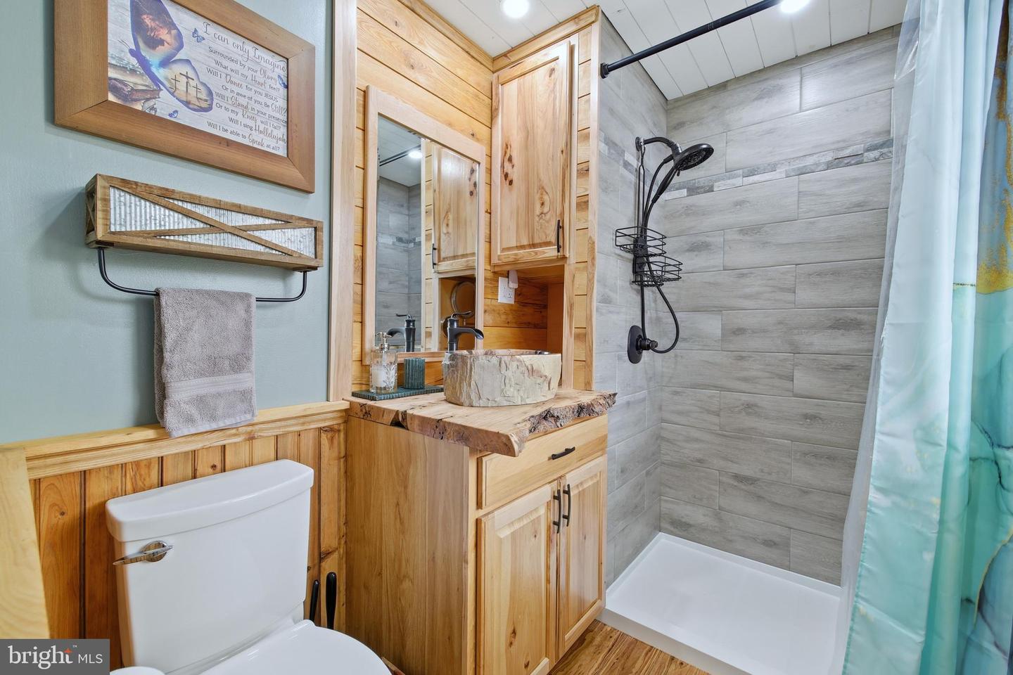 5911 SMITH CREEK RD, NEW MARKET, Virginia 22844, 4 Bedrooms Bedrooms, 7 Rooms Rooms,3 BathroomsBathrooms,Residential,For sale,5911 SMITH CREEK RD,VASH2013326 MLS # VASH2013326