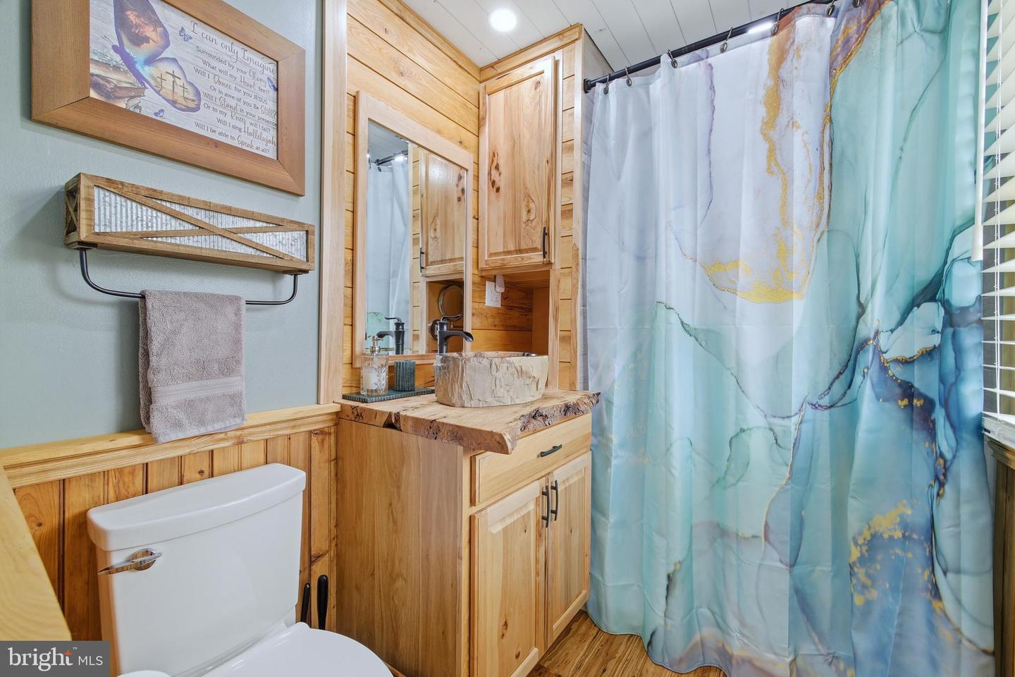 5911 SMITH CREEK RD, NEW MARKET, Virginia 22844, 4 Bedrooms Bedrooms, 7 Rooms Rooms,3 BathroomsBathrooms,Residential,For sale,5911 SMITH CREEK RD,VASH2013326 MLS # VASH2013326