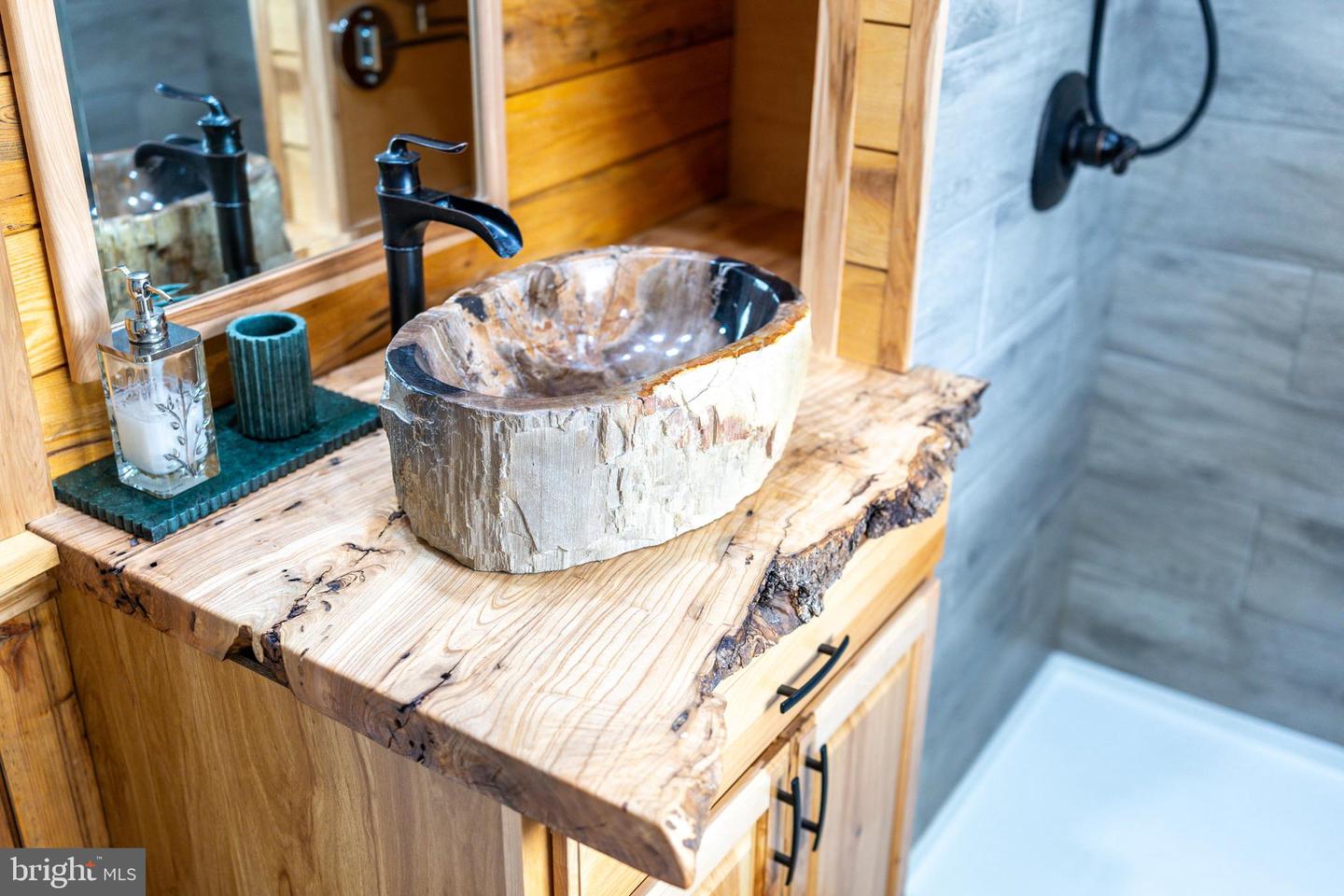 5911 SMITH CREEK RD, NEW MARKET, Virginia 22844, 4 Bedrooms Bedrooms, 7 Rooms Rooms,3 BathroomsBathrooms,Residential,For sale,5911 SMITH CREEK RD,VASH2013326 MLS # VASH2013326