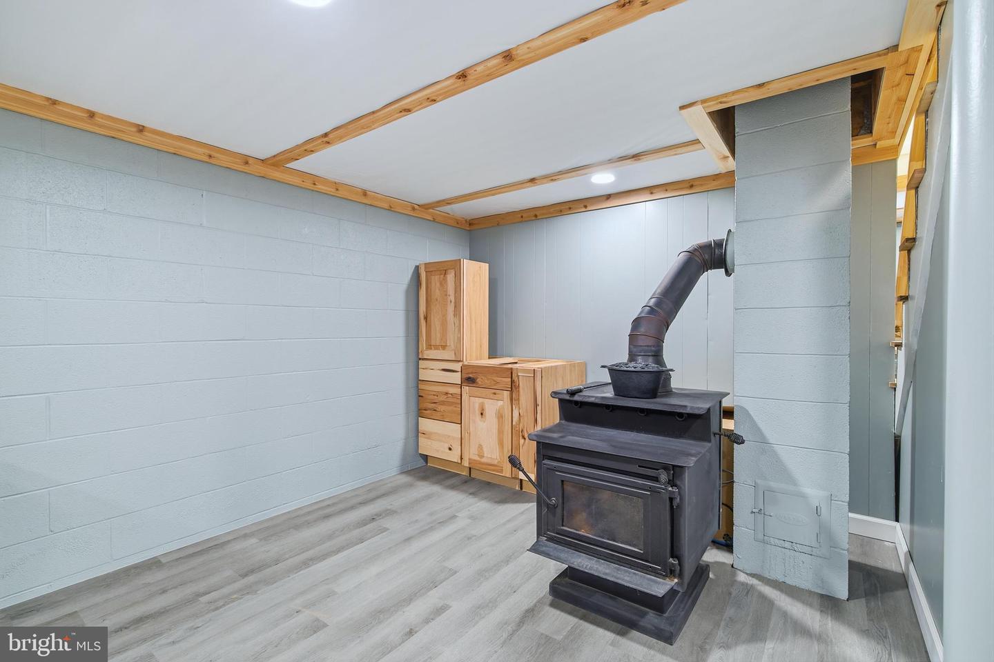 5911 SMITH CREEK RD, NEW MARKET, Virginia 22844, 4 Bedrooms Bedrooms, 7 Rooms Rooms,3 BathroomsBathrooms,Residential,For sale,5911 SMITH CREEK RD,VASH2013326 MLS # VASH2013326