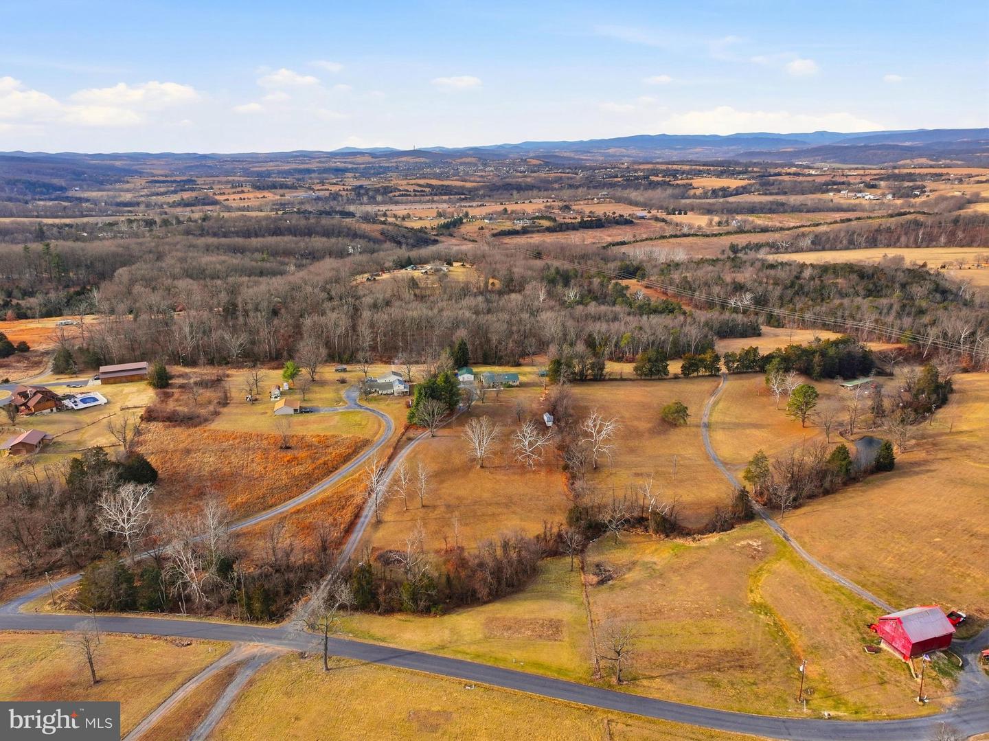 5911 SMITH CREEK RD, NEW MARKET, Virginia 22844, 4 Bedrooms Bedrooms, 7 Rooms Rooms,3 BathroomsBathrooms,Residential,For sale,5911 SMITH CREEK RD,VASH2013326 MLS # VASH2013326