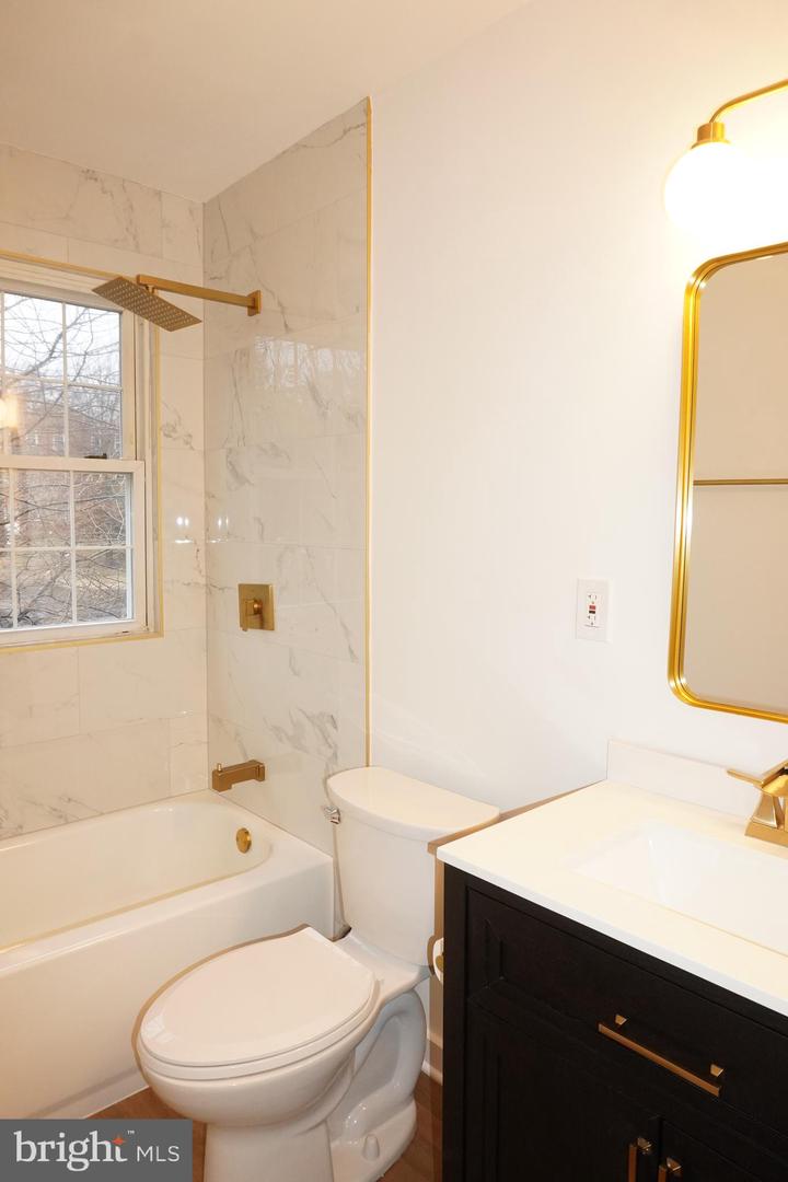 5103 10TH ST S #5, ARLINGTON, Virginia 22204, 2 Bedrooms Bedrooms, ,1 BathroomBathrooms,Residential,For sale,5103 10TH ST S #5,VAAR2068030 MLS # VAAR2068030