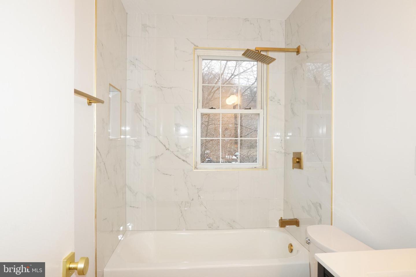 5103 10TH ST S #5, ARLINGTON, Virginia 22204, 2 Bedrooms Bedrooms, ,1 BathroomBathrooms,Residential,For sale,5103 10TH ST S #5,VAAR2068030 MLS # VAAR2068030