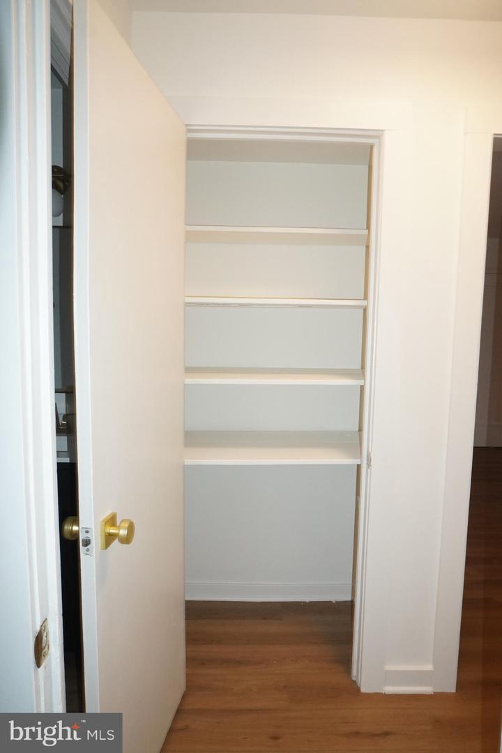 5103 10TH ST S #5, ARLINGTON, Virginia 22204, 2 Bedrooms Bedrooms, ,1 BathroomBathrooms,Residential,For sale,5103 10TH ST S #5,VAAR2068030 MLS # VAAR2068030