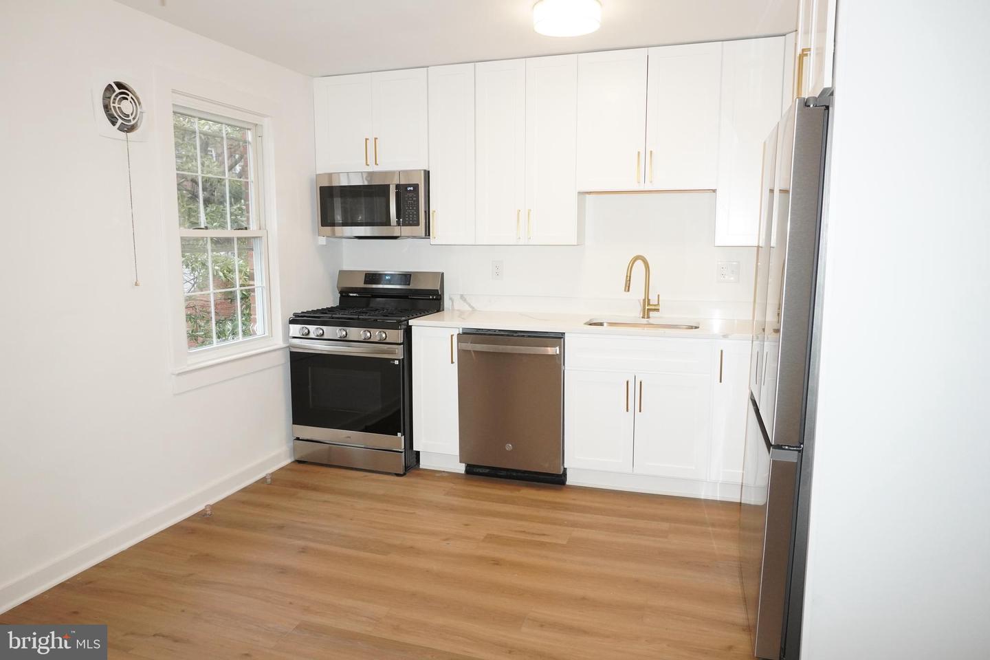 5103 10TH ST S #5, ARLINGTON, Virginia 22204, 2 Bedrooms Bedrooms, ,1 BathroomBathrooms,Residential,For sale,5103 10TH ST S #5,VAAR2068030 MLS # VAAR2068030