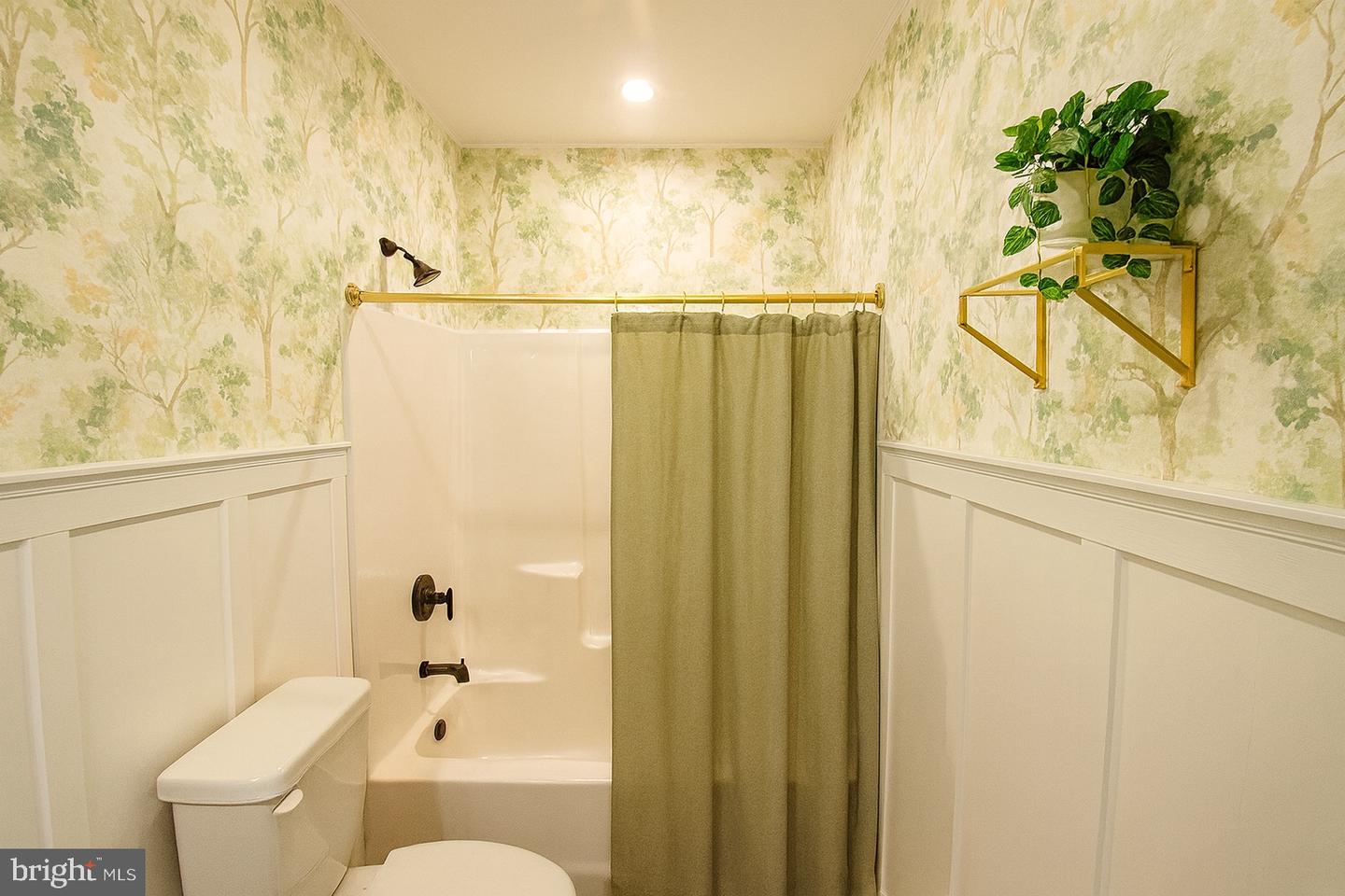 362 DRUMMER HILL RD, FRONT ROYAL, Virginia 22630, 3 Bedrooms Bedrooms, 5 Rooms Rooms,2 BathroomsBathrooms,Residential,For sale,362 DRUMMER HILL RD,VAWR2013222 MLS # VAWR2013222