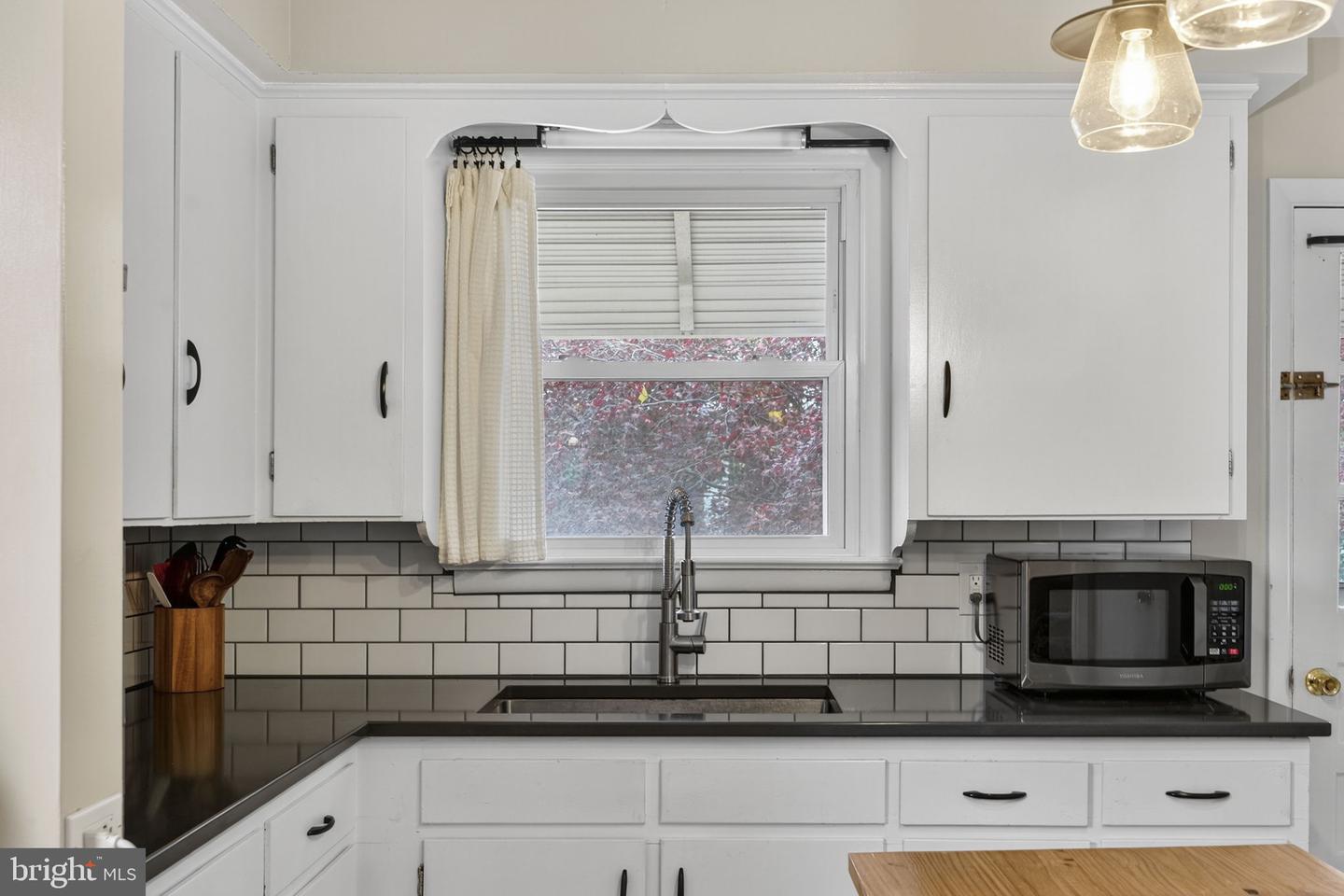 105 W OATES AVE, WINCHESTER, Virginia 22601, 3 Bedrooms Bedrooms, ,2 BathroomsBathrooms,Residential,For sale,105 W OATES AVE,VAWI2009494 MLS # VAWI2009494 105 W OATES AVE, WINCHESTER, Virginia 22601, 3 Bedrooms Bedrooms, ,2 BathroomsBathrooms,Residential,For sale,105 W OATES AVE,VAWI2009494 MLS # VAWI2009494