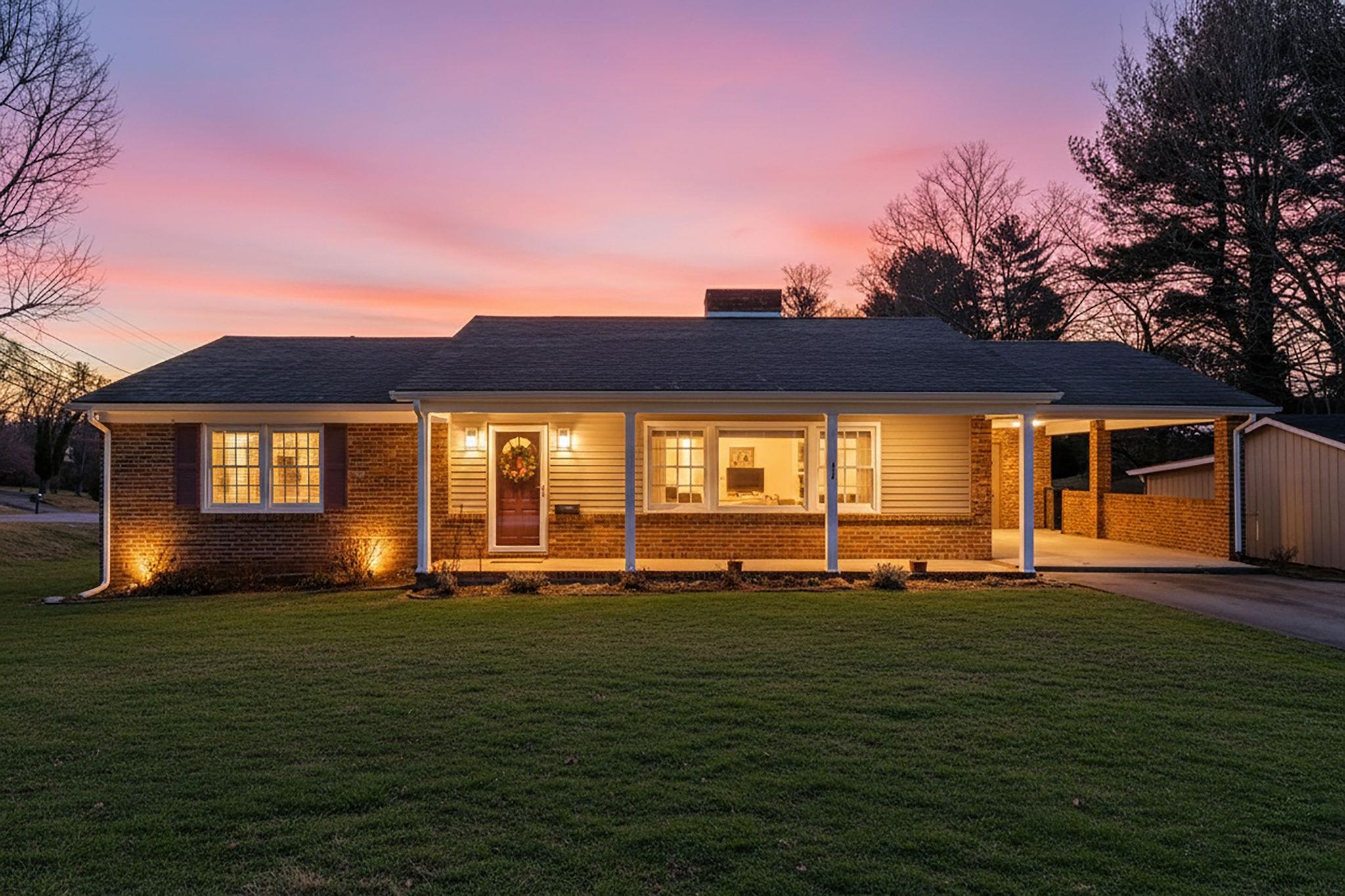 2 MCCORMICK ST, LEXINGTON, Virginia 24450, 3 Bedrooms Bedrooms, ,2 BathroomsBathrooms,Residential,2 MCCORMICK ST,671784 MLS # 671784