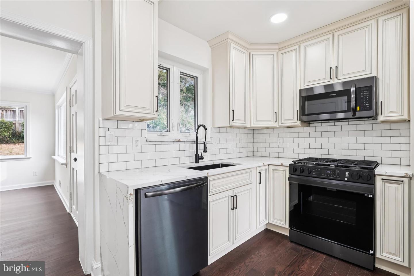 3713 NELLY CUSTIS DR, ARLINGTON, Virginia 22207, 3 Bedrooms Bedrooms, ,3 BathroomsBathrooms,Residential,For sale,3713 NELLY CUSTIS DR,VAAR2064916 MLS # VAAR2064916