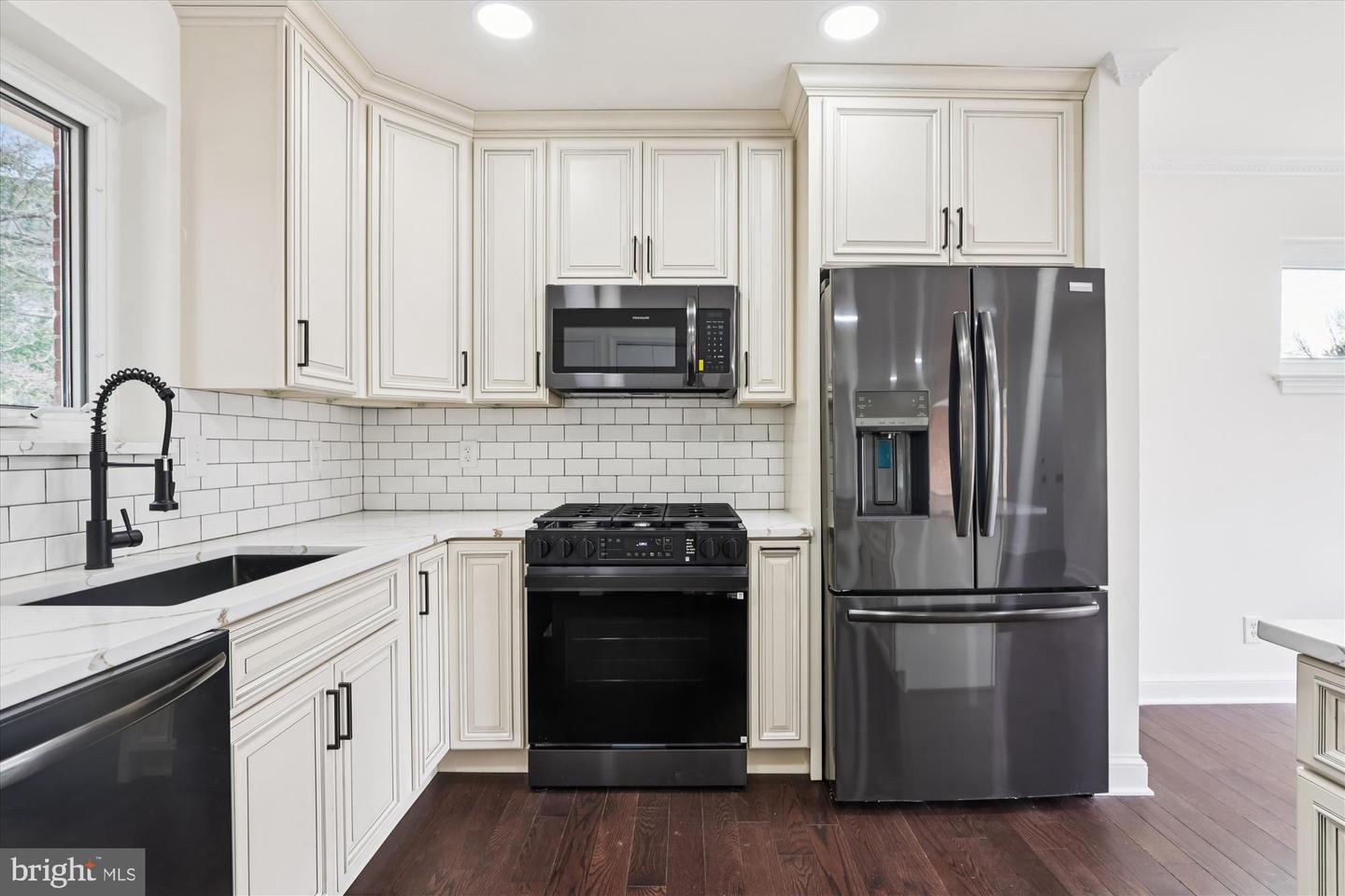 3713 NELLY CUSTIS DR, ARLINGTON, Virginia 22207, 3 Bedrooms Bedrooms, ,3 BathroomsBathrooms,Residential,For sale,3713 NELLY CUSTIS DR,VAAR2064916 MLS # VAAR2064916