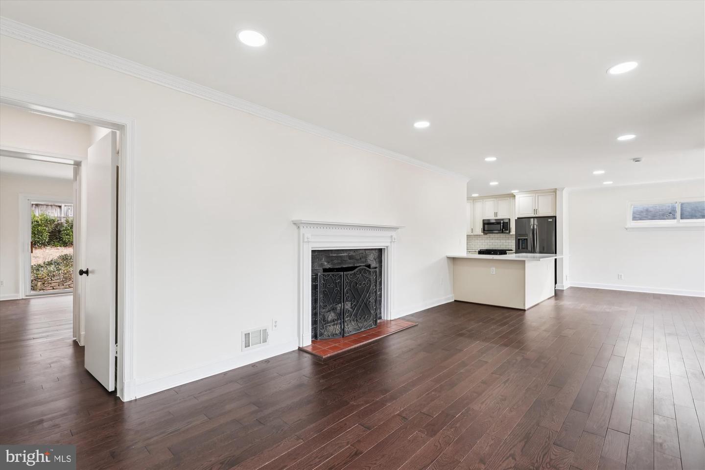 3713 NELLY CUSTIS DR, ARLINGTON, Virginia 22207, 3 Bedrooms Bedrooms, ,3 BathroomsBathrooms,Residential,For sale,3713 NELLY CUSTIS DR,VAAR2064916 MLS # VAAR2064916