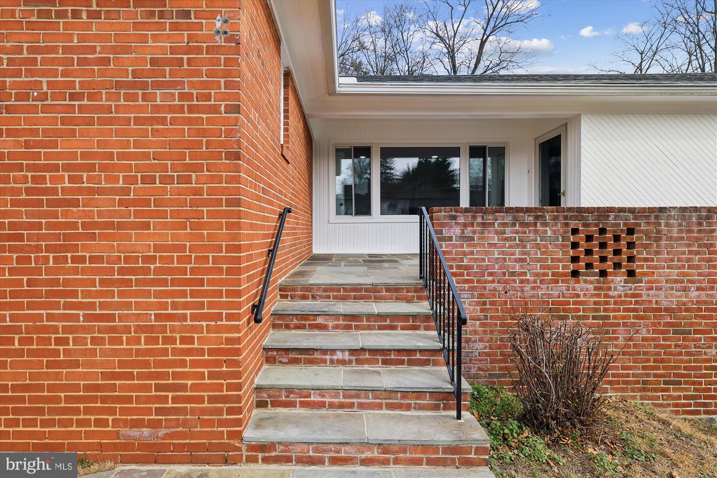 3713 NELLY CUSTIS DR, ARLINGTON, Virginia 22207, 3 Bedrooms Bedrooms, ,3 BathroomsBathrooms,Residential,For sale,3713 NELLY CUSTIS DR,VAAR2064916 MLS # VAAR2064916