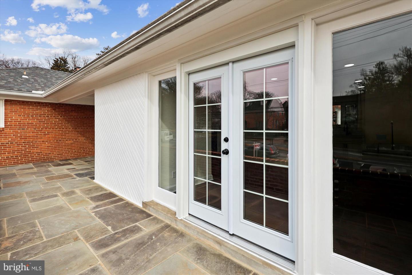 3713 NELLY CUSTIS DR, ARLINGTON, Virginia 22207, 3 Bedrooms Bedrooms, ,3 BathroomsBathrooms,Residential,For sale,3713 NELLY CUSTIS DR,VAAR2064916 MLS # VAAR2064916