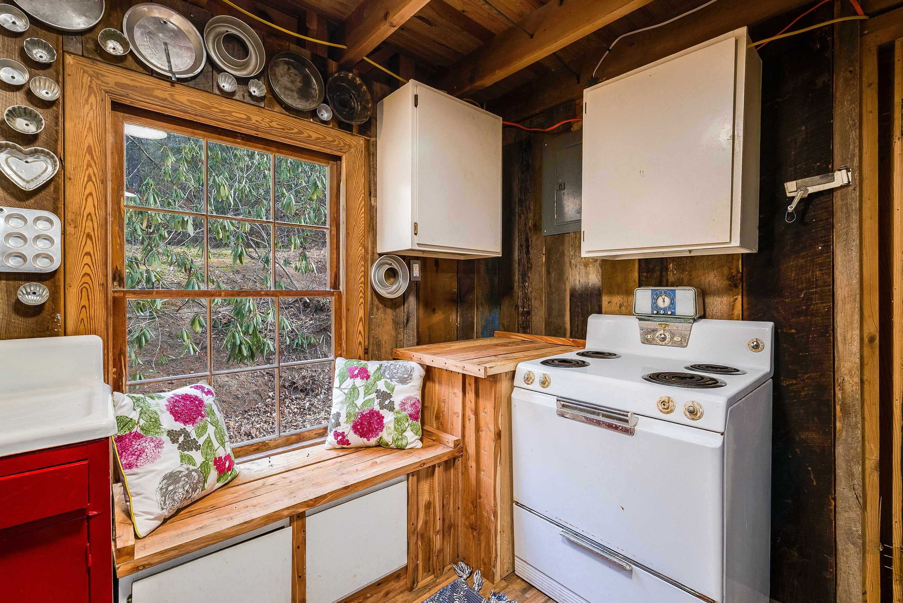 595 DEERFIELD VALLEY RD, WEST AUGUSTA, Virginia 24485, 3 Bedrooms Bedrooms, ,Residential,595 DEERFIELD VALLEY RD,672788 MLS # 672788