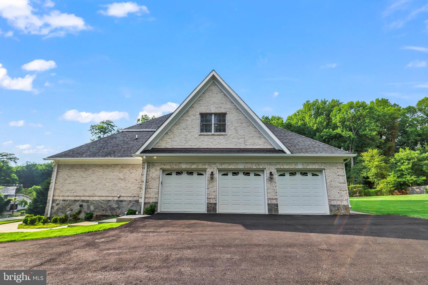 1729 BEULAH RD, VIENNA, Virginia 22182, 7 Bedrooms Bedrooms, 24 Rooms Rooms,5 BathroomsBathrooms,Residential,For sale,1729 BEULAH RD,VAFX2286726 MLS # VAFX2286726