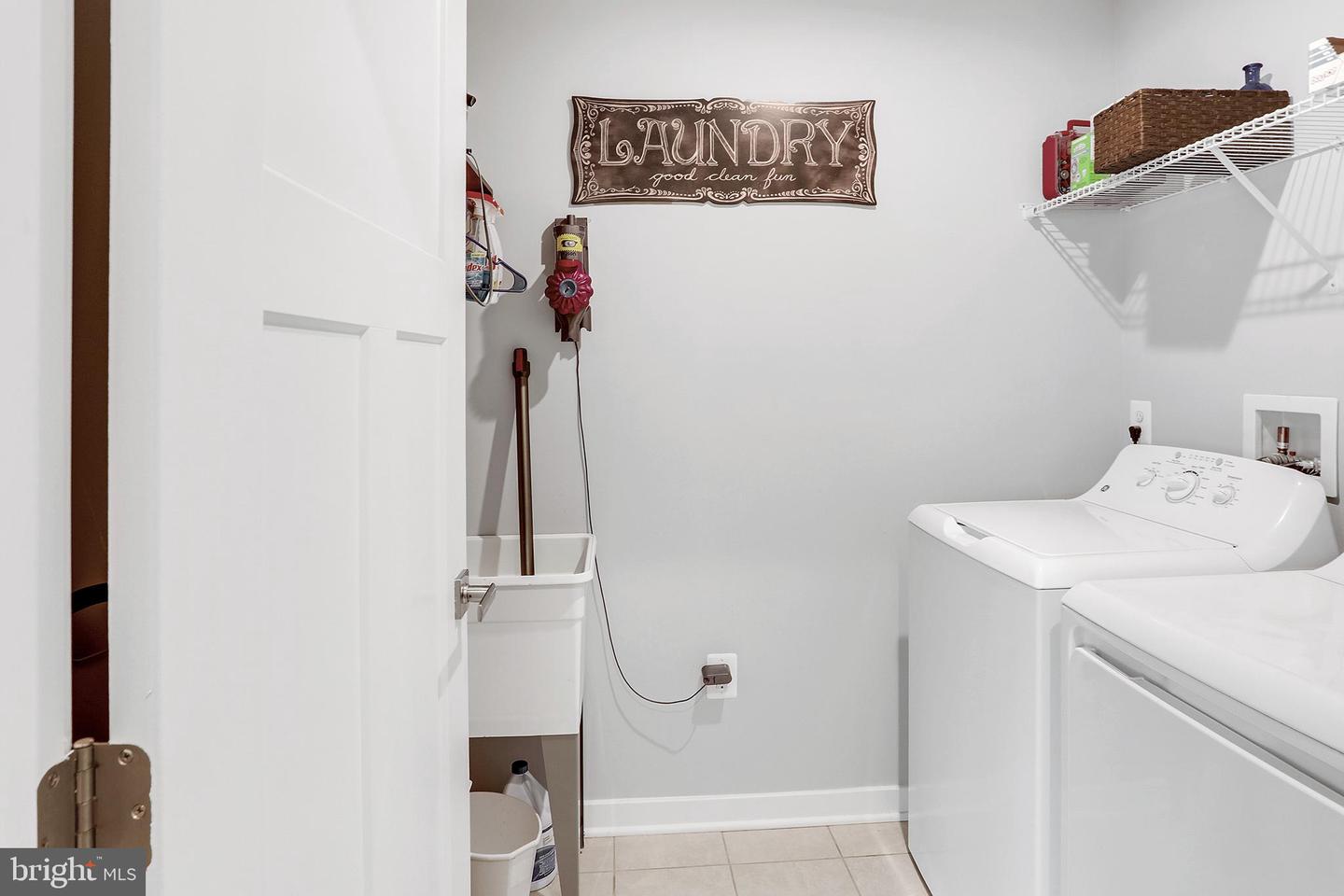 3619 TWIN LAKE BLVD, LOCUST GROVE, Virginia 22508, 4 Bedrooms Bedrooms, 7 Rooms Rooms,3 BathroomsBathrooms,Residential,For sale,3619 TWIN LAKE BLVD,VAOR2013070 MLS # VAOR2013070