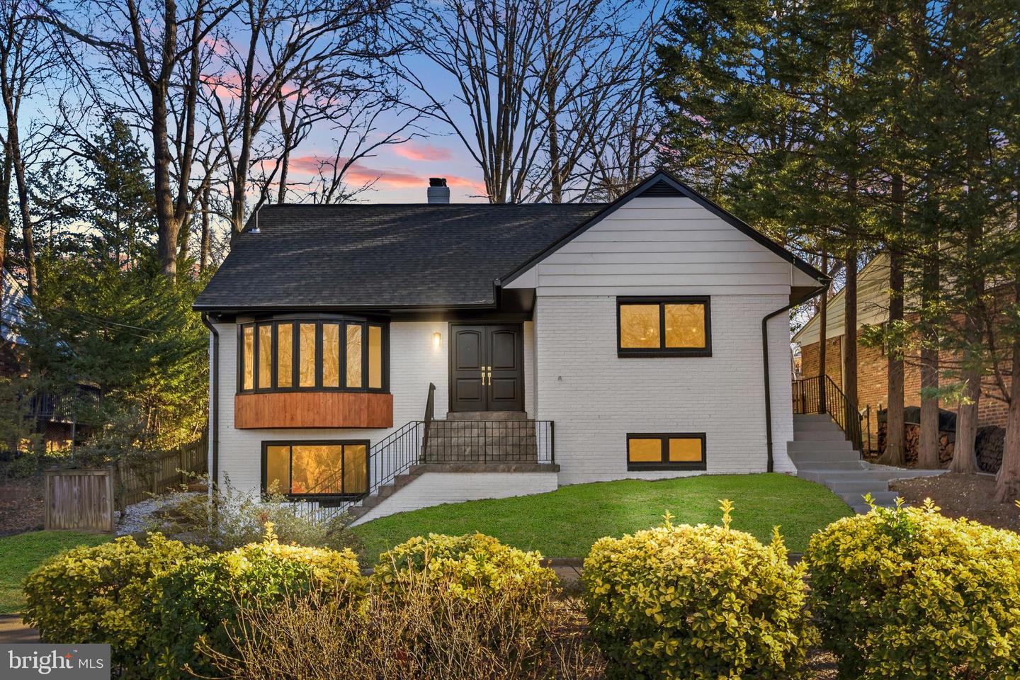 719 E TIMBER BRANCH PKWY, ALEXANDRIA, Virginia 22302, 4 Bedrooms Bedrooms, ,4 BathroomsBathrooms,Residential,For sale,719 E TIMBER BRANCH PKWY,VAAX2053092 MLS # VAAX2053092