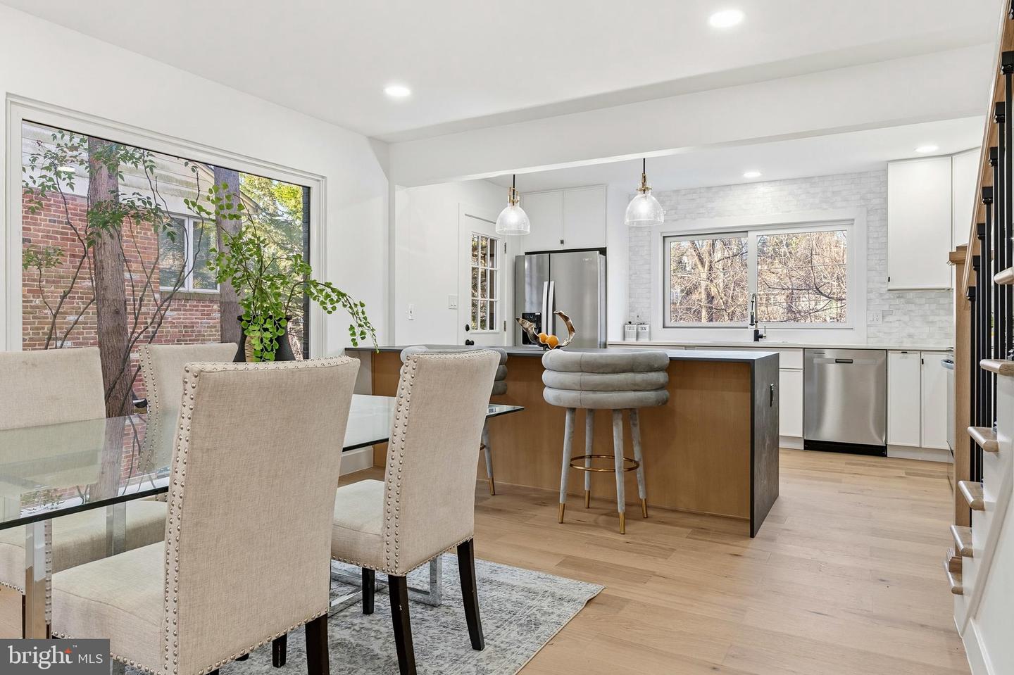 719 E TIMBER BRANCH PKWY, ALEXANDRIA, Virginia 22302, 4 Bedrooms Bedrooms, ,4 BathroomsBathrooms,Residential,For sale,719 E TIMBER BRANCH PKWY,VAAX2053092 MLS # VAAX2053092