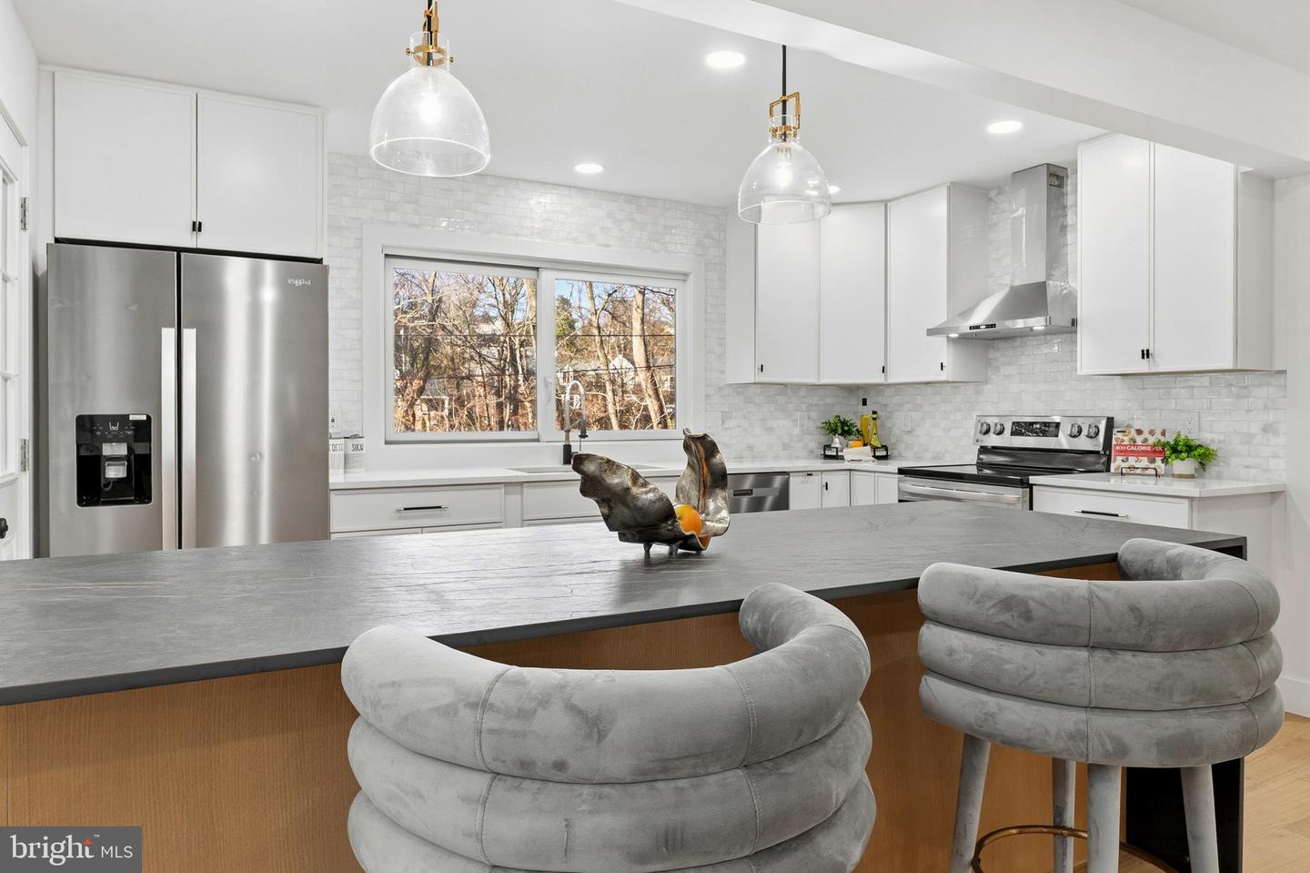 719 E TIMBER BRANCH PKWY, ALEXANDRIA, Virginia 22302, 4 Bedrooms Bedrooms, ,4 BathroomsBathrooms,Residential,For sale,719 E TIMBER BRANCH PKWY,VAAX2053092 MLS # VAAX2053092