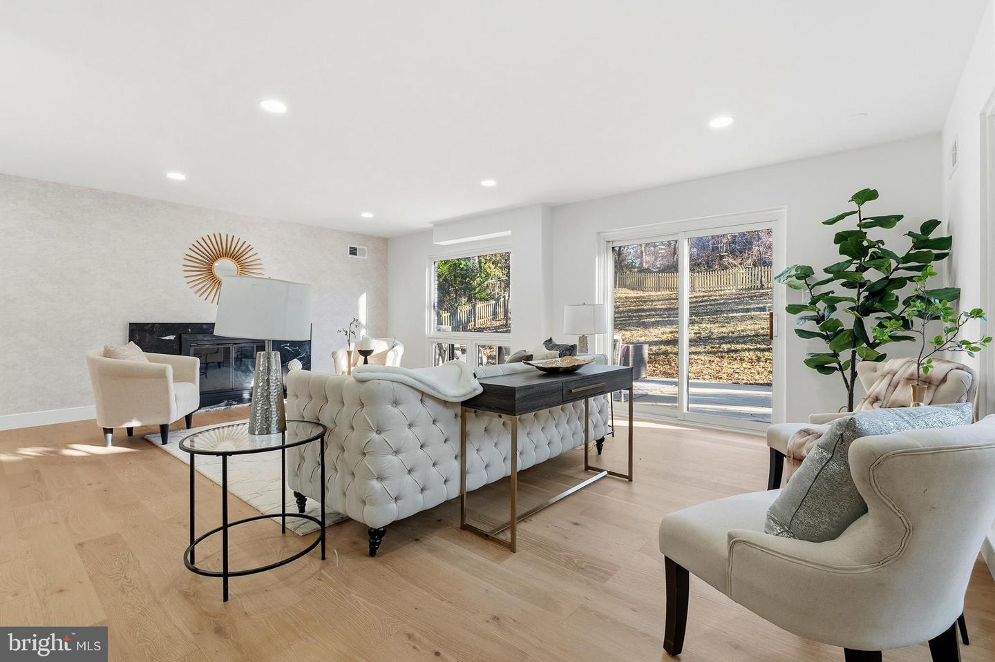 719 E TIMBER BRANCH PKWY, ALEXANDRIA, Virginia 22302, 4 Bedrooms Bedrooms, ,4 BathroomsBathrooms,Residential,For sale,719 E TIMBER BRANCH PKWY,VAAX2053092 MLS # VAAX2053092