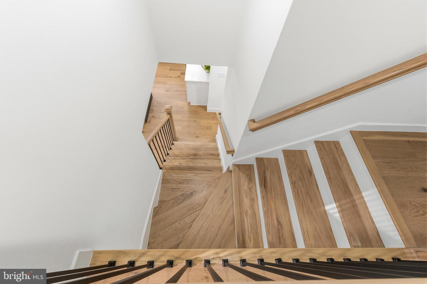 719 E TIMBER BRANCH PKWY, ALEXANDRIA, Virginia 22302, 4 Bedrooms Bedrooms, ,4 BathroomsBathrooms,Residential,For sale,719 E TIMBER BRANCH PKWY,VAAX2053092 MLS # VAAX2053092