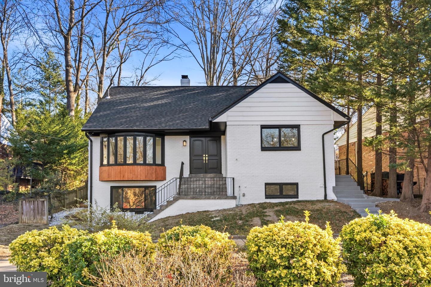 719 E TIMBER BRANCH PKWY, ALEXANDRIA, Virginia 22302, 4 Bedrooms Bedrooms, ,4 BathroomsBathrooms,Residential,For sale,719 E TIMBER BRANCH PKWY,VAAX2053092 MLS # VAAX2053092