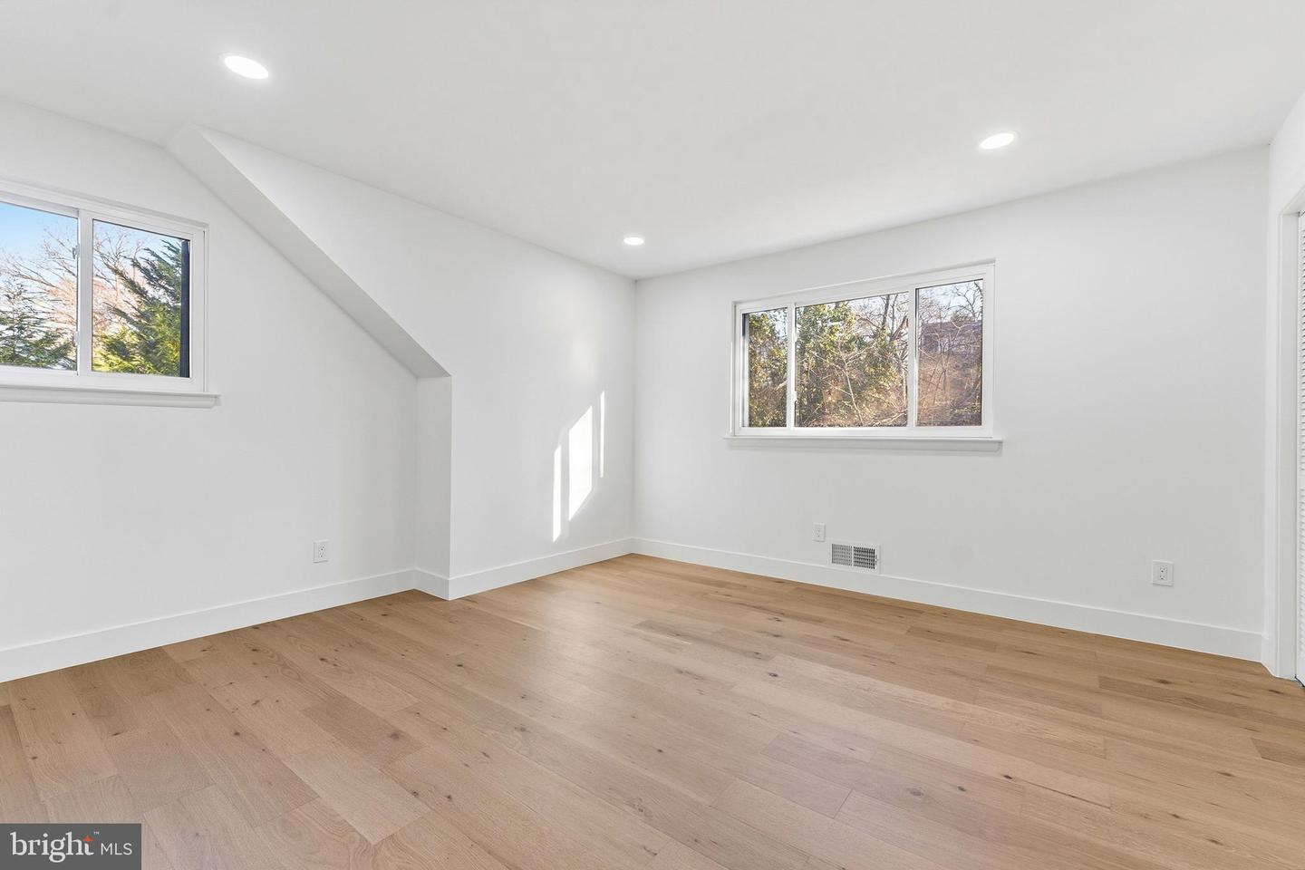 719 E TIMBER BRANCH PKWY, ALEXANDRIA, Virginia 22302, 4 Bedrooms Bedrooms, ,4 BathroomsBathrooms,Residential,For sale,719 E TIMBER BRANCH PKWY,VAAX2053092 MLS # VAAX2053092