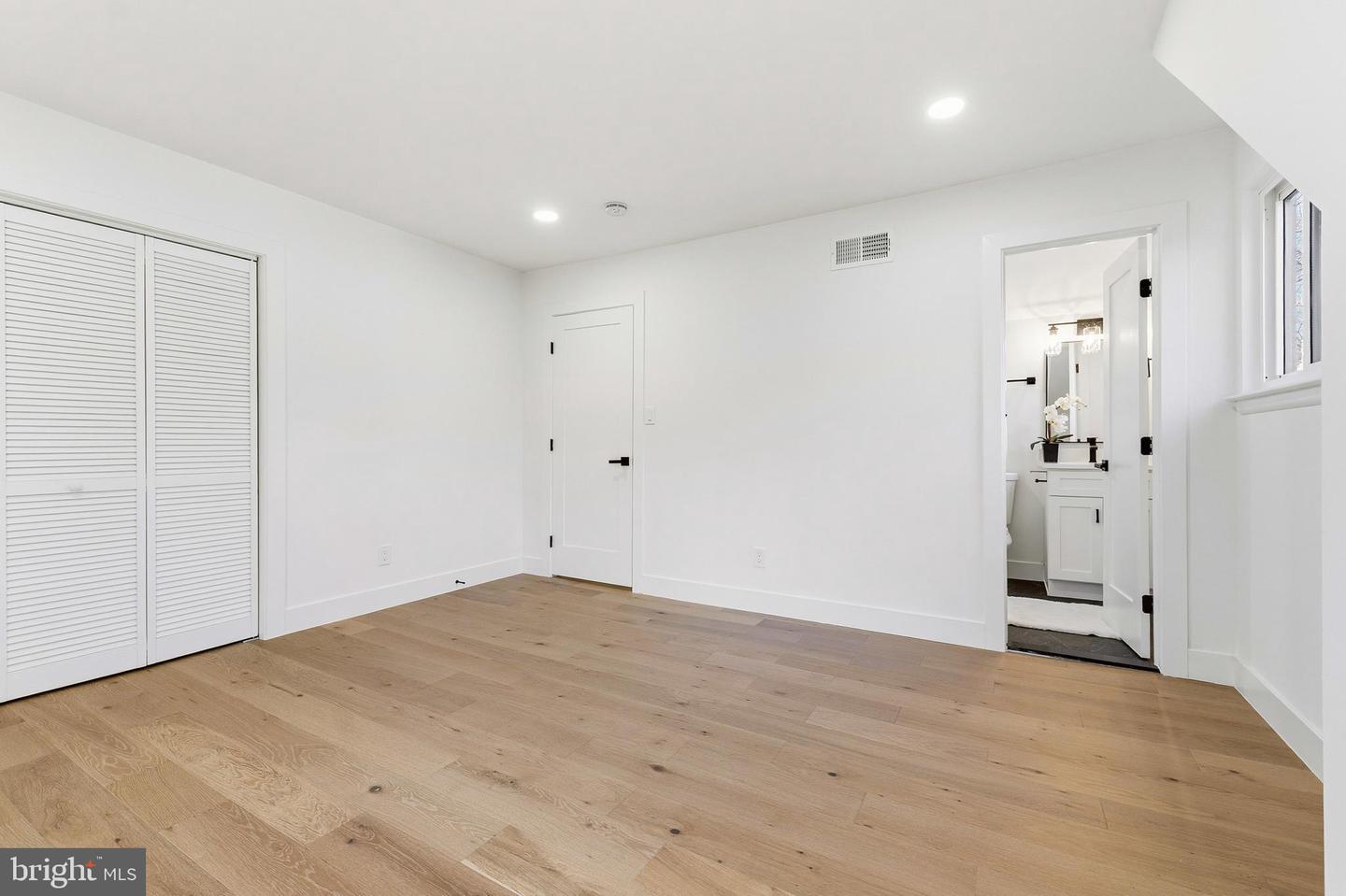 719 E TIMBER BRANCH PKWY, ALEXANDRIA, Virginia 22302, 4 Bedrooms Bedrooms, ,4 BathroomsBathrooms,Residential,For sale,719 E TIMBER BRANCH PKWY,VAAX2053092 MLS # VAAX2053092