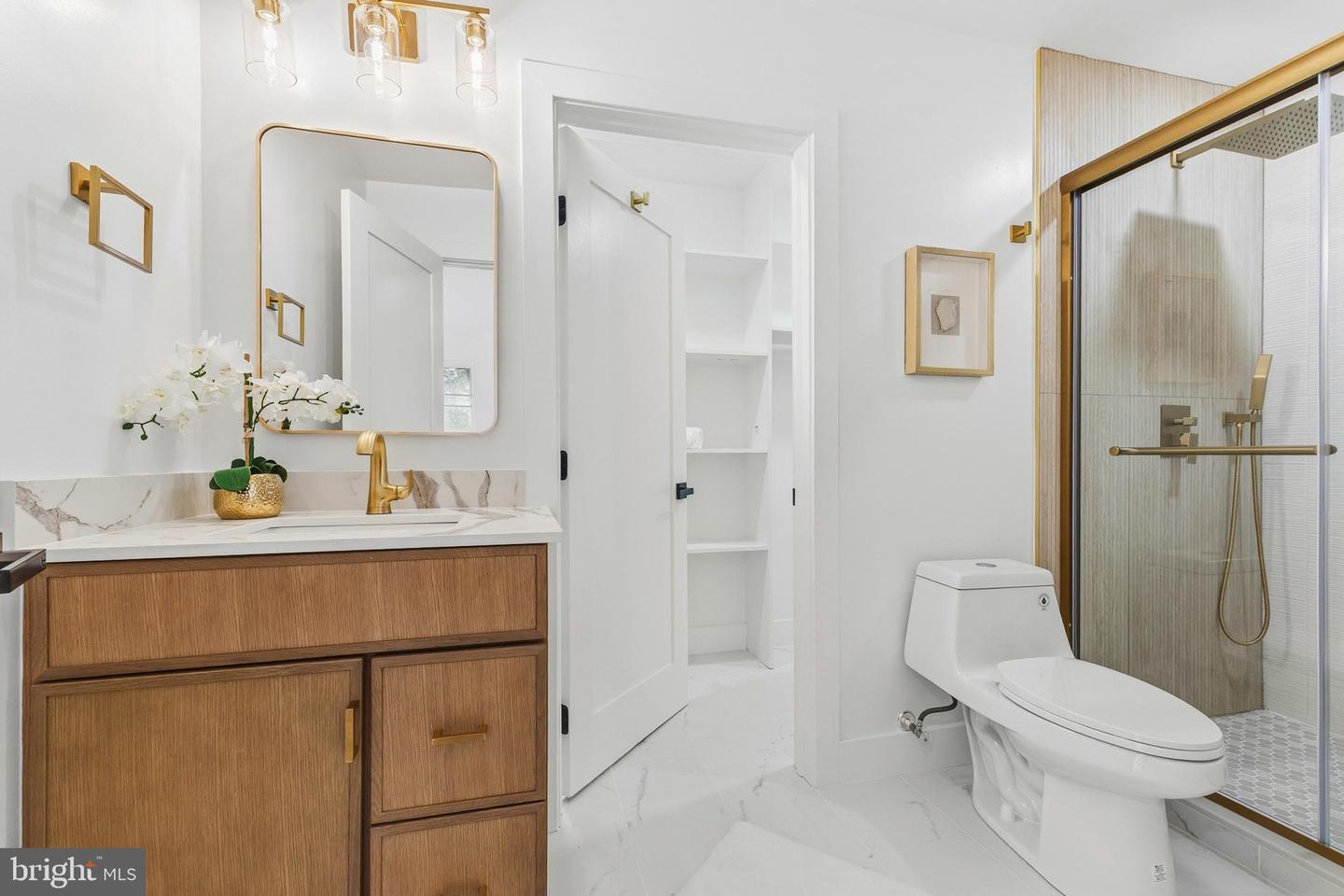 719 E TIMBER BRANCH PKWY, ALEXANDRIA, Virginia 22302, 4 Bedrooms Bedrooms, ,4 BathroomsBathrooms,Residential,For sale,719 E TIMBER BRANCH PKWY,VAAX2053092 MLS # VAAX2053092