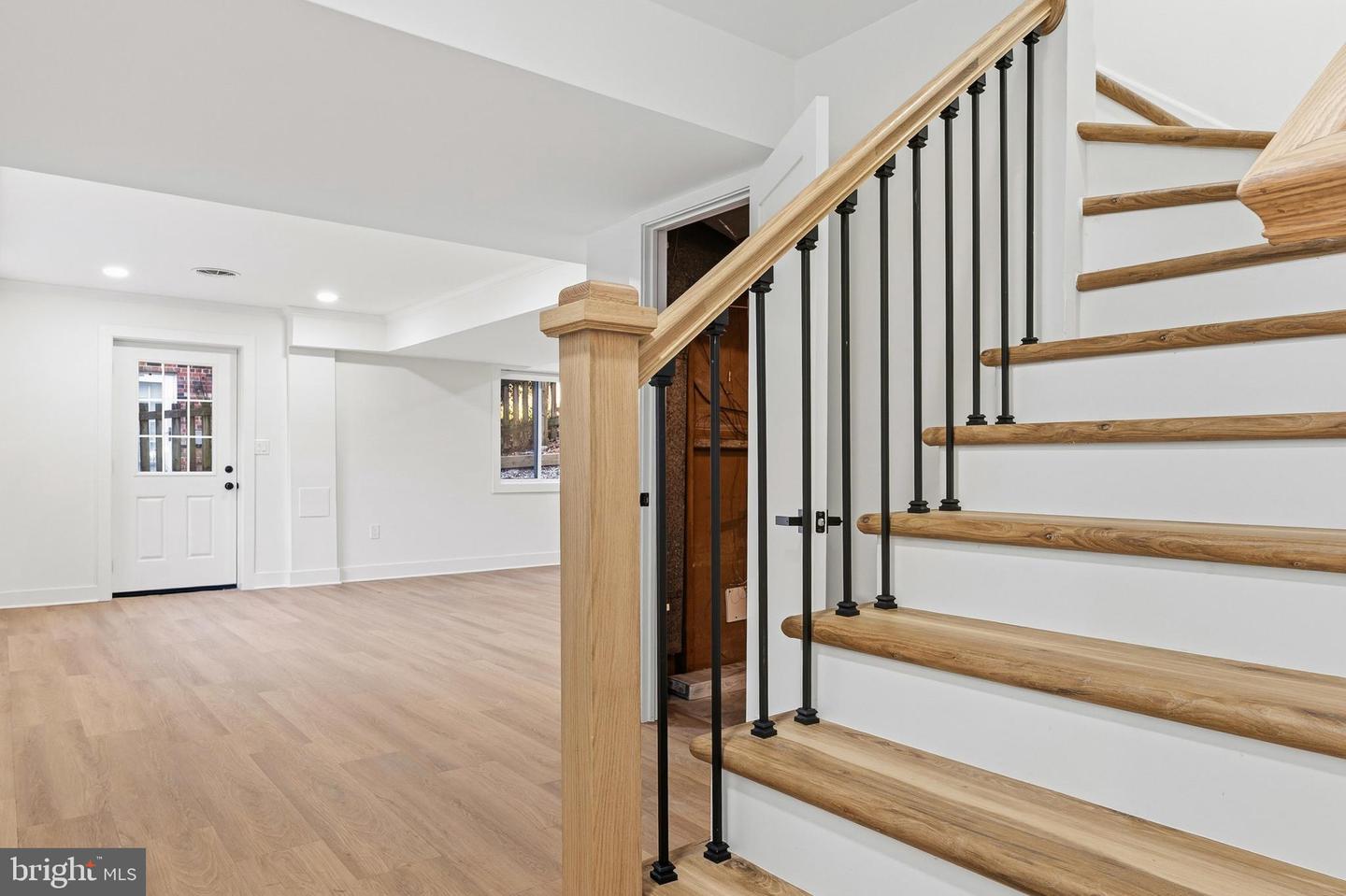 719 E TIMBER BRANCH PKWY, ALEXANDRIA, Virginia 22302, 4 Bedrooms Bedrooms, ,4 BathroomsBathrooms,Residential,For sale,719 E TIMBER BRANCH PKWY,VAAX2053092 MLS # VAAX2053092