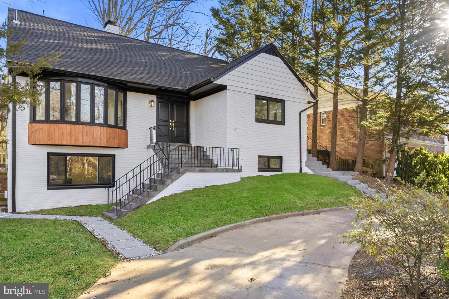 719 E TIMBER BRANCH PKWY, ALEXANDRIA, Virginia 22302, 4 Bedrooms Bedrooms, ,4 BathroomsBathrooms,Residential,For sale,719 E TIMBER BRANCH PKWY,VAAX2053092 MLS # VAAX2053092