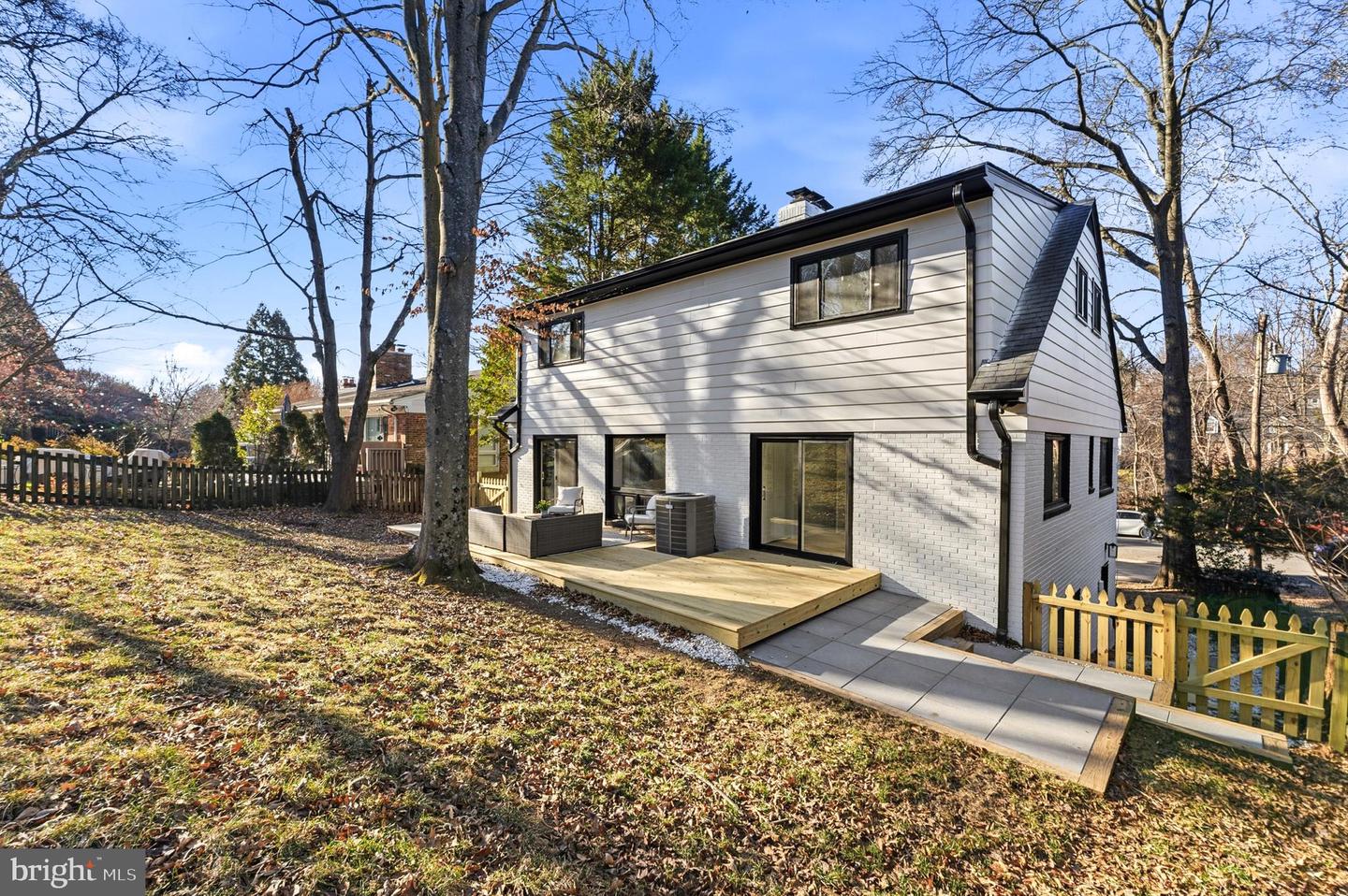 719 E TIMBER BRANCH PKWY, ALEXANDRIA, Virginia 22302, 4 Bedrooms Bedrooms, ,4 BathroomsBathrooms,Residential,For sale,719 E TIMBER BRANCH PKWY,VAAX2053092 MLS # VAAX2053092