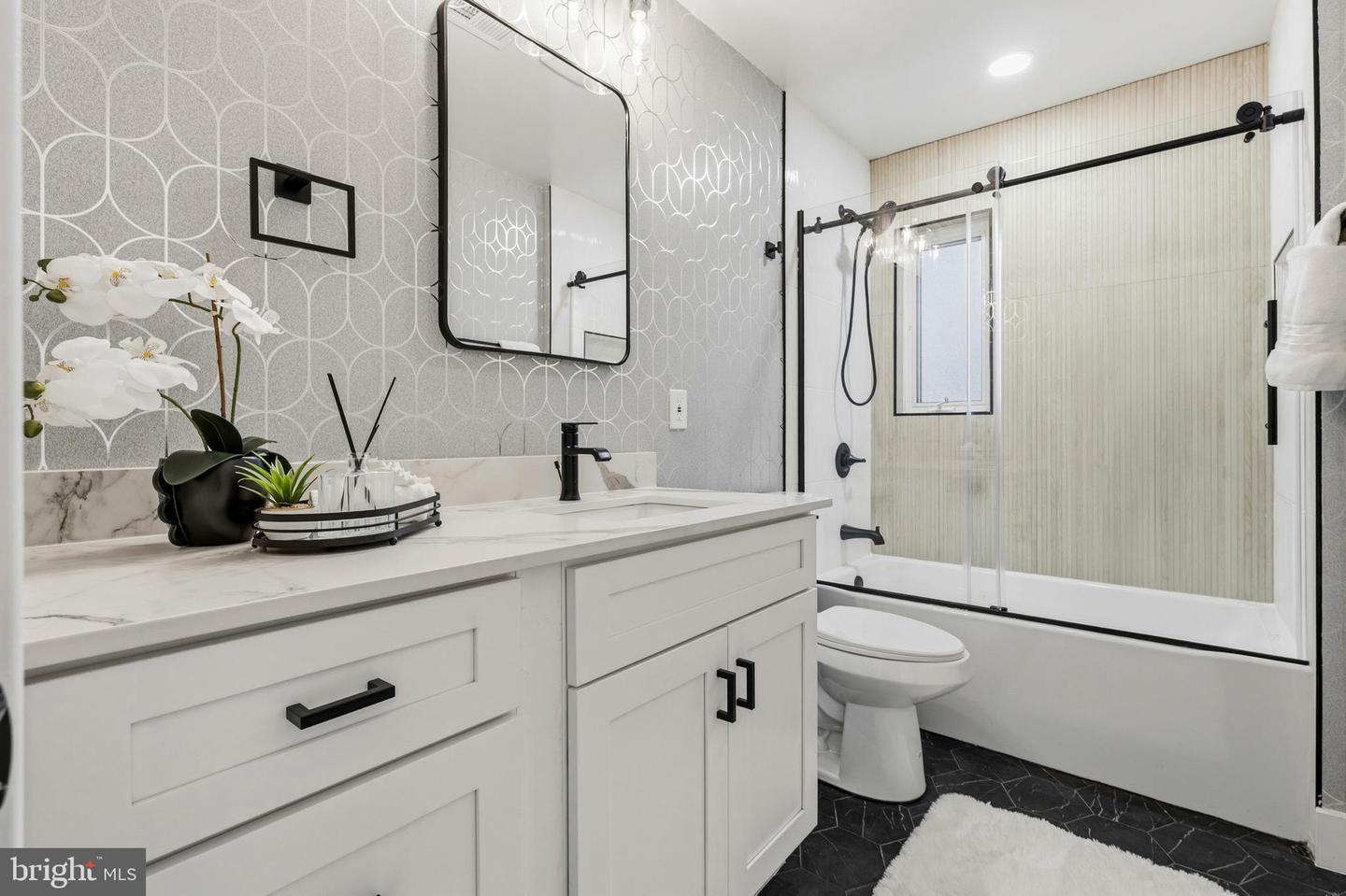 719 E TIMBER BRANCH PKWY, ALEXANDRIA, Virginia 22302, 4 Bedrooms Bedrooms, ,4 BathroomsBathrooms,Residential,For sale,719 E TIMBER BRANCH PKWY,VAAX2053092 MLS # VAAX2053092