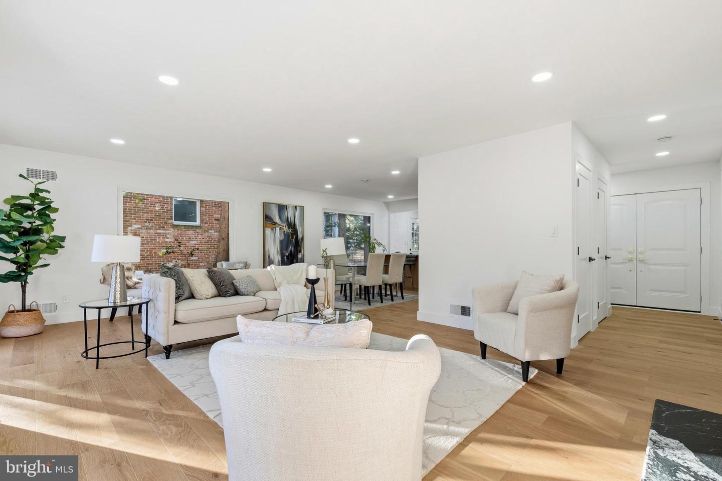 719 E TIMBER BRANCH PKWY, ALEXANDRIA, Virginia 22302, 4 Bedrooms Bedrooms, ,4 BathroomsBathrooms,Residential,For sale,719 E TIMBER BRANCH PKWY,VAAX2053092 MLS # VAAX2053092