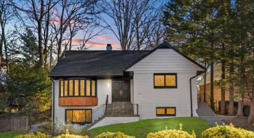 719 E TIMBER BRANCH PKWY, ALEXANDRIA, Virginia 22302, 4 Bedrooms Bedrooms, ,4 BathroomsBathrooms,Residential,For sale,719 E TIMBER BRANCH PKWY,VAAX2053092 MLS # VAAX2053092