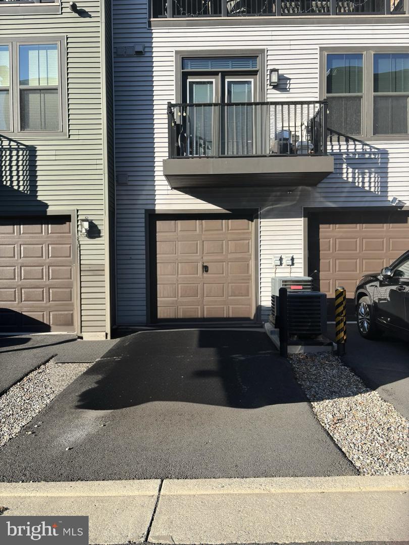 12916 SUNRISE RIDGE ALY #63, HERNDON, Virginia 20171, 3 Bedrooms Bedrooms, ,2 BathroomsBathrooms,Residential,For sale,12916 SUNRISE RIDGE ALY #63,VAFX2285666 MLS # VAFX2285666