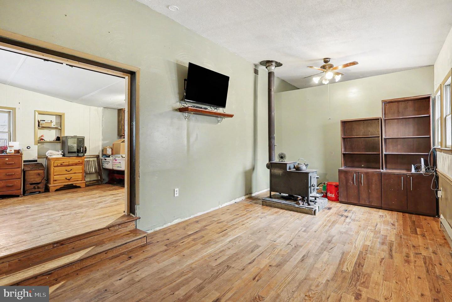 5990 NORTHWESTERN PIKE, GORE, Virginia 22637, 4 Bedrooms Bedrooms, ,2 BathroomsBathrooms,Residential,For sale,5990 NORTHWESTERN PIKE,VAFV2039002 MLS # VAFV2039002