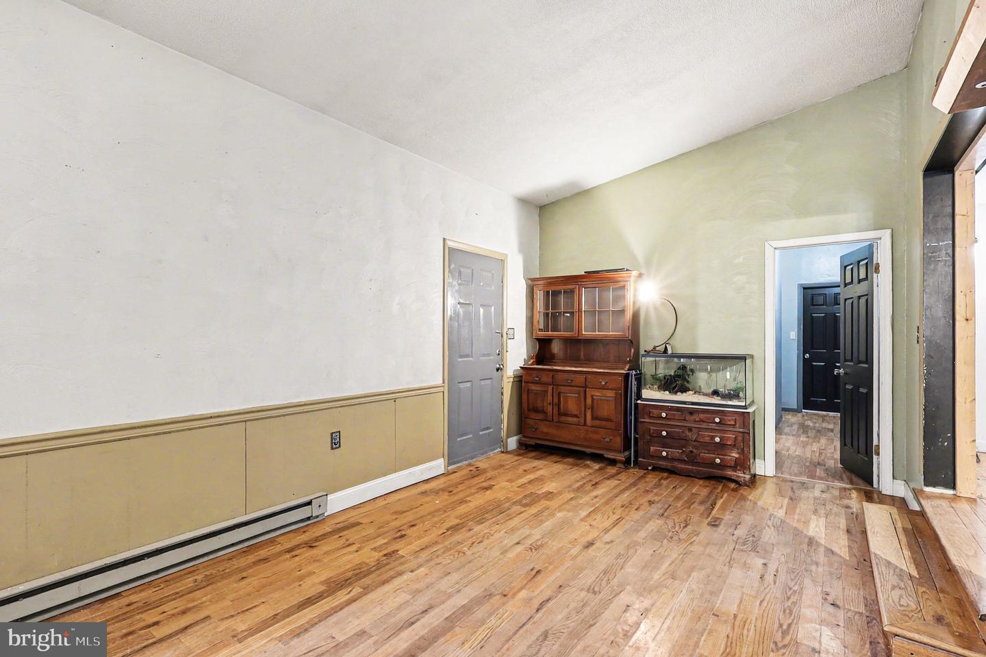 5990 NORTHWESTERN PIKE, GORE, Virginia 22637, 4 Bedrooms Bedrooms, ,2 BathroomsBathrooms,Residential,For sale,5990 NORTHWESTERN PIKE,VAFV2039002 MLS # VAFV2039002